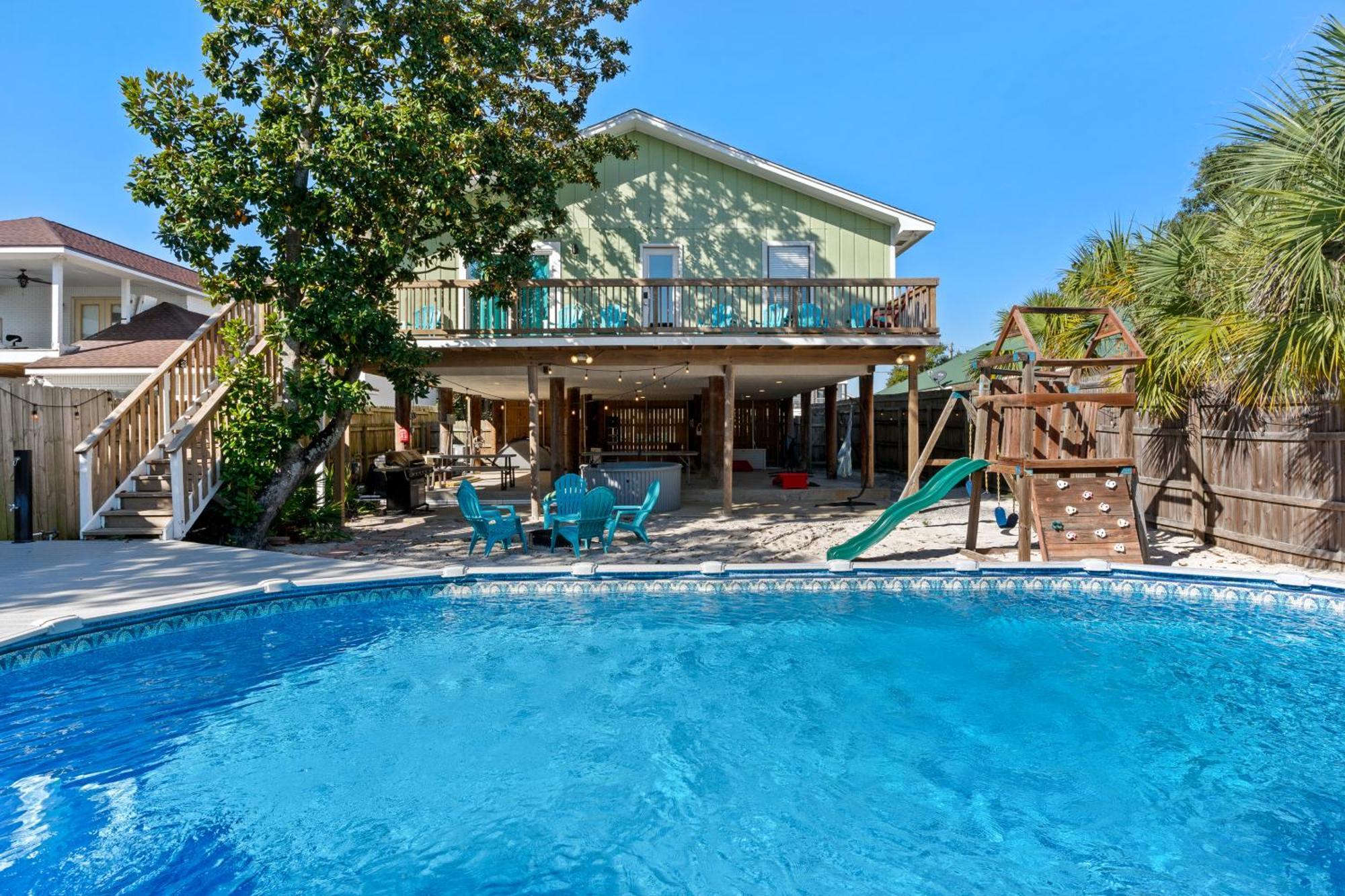 Holiday home Zula Retreat: Pet-friendly Oasis With Pool, Steps From Shore Destin