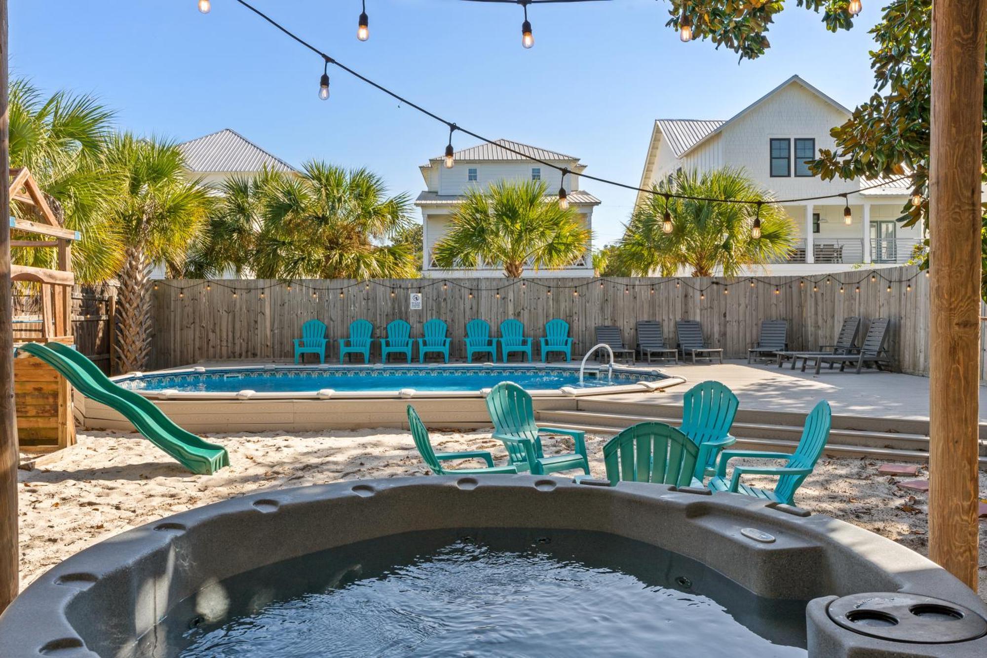 Holiday home Zula Retreat: Pet-friendly Oasis With Pool, Steps From Shore *