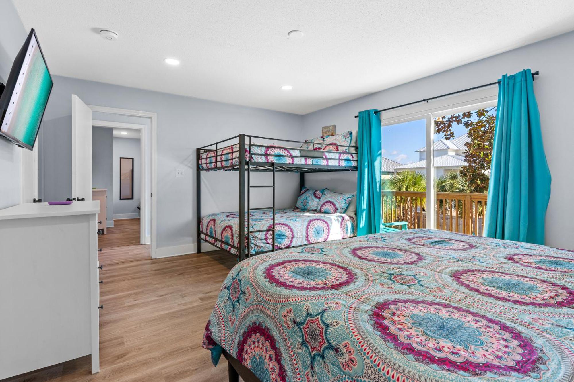 Zula Retreat: Pet-friendly Oasis With Pool, Steps From Shore Holiday home