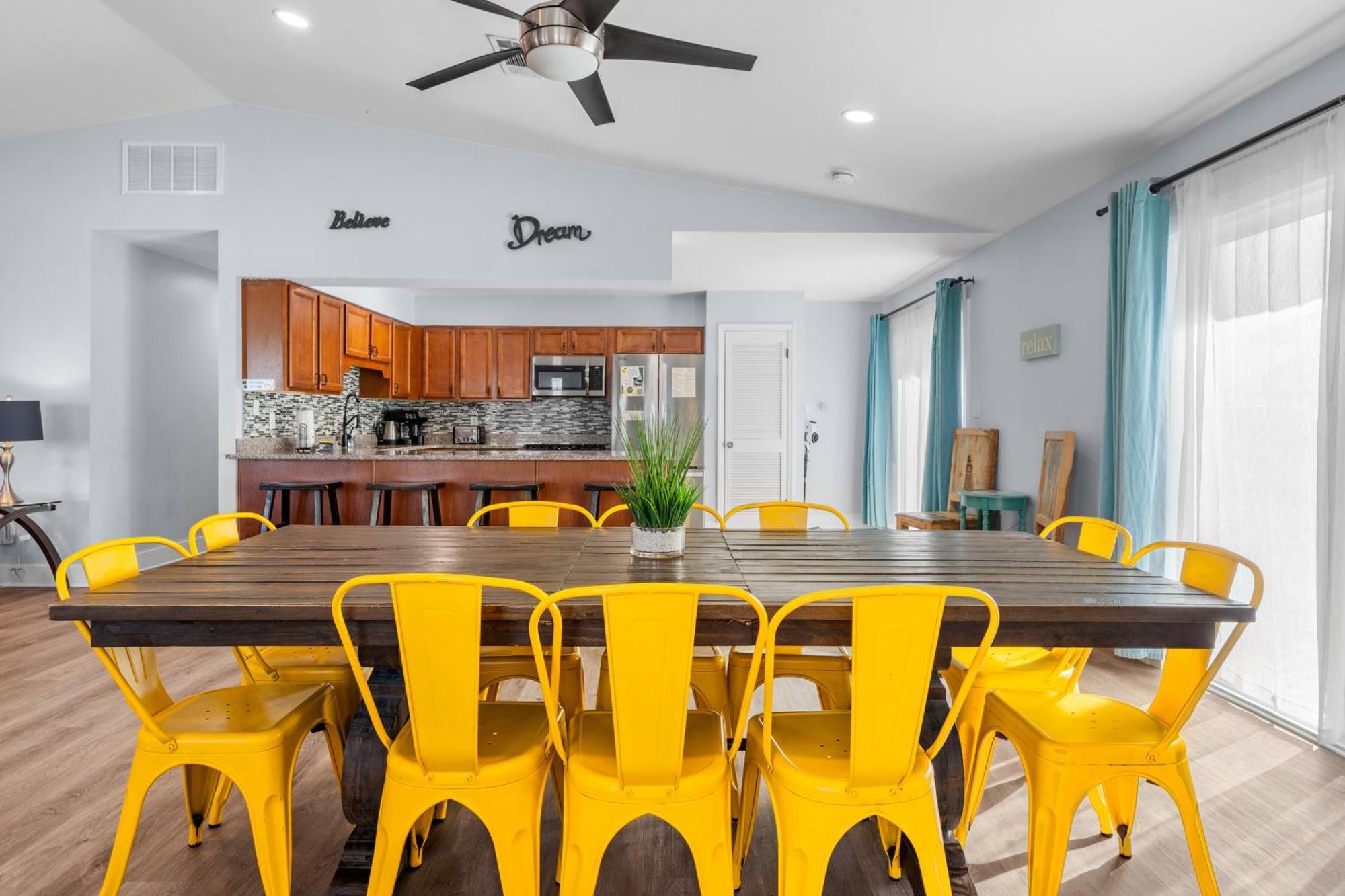 Zula Retreat: Pet-friendly Oasis With Pool, Steps From Shore Holiday home *