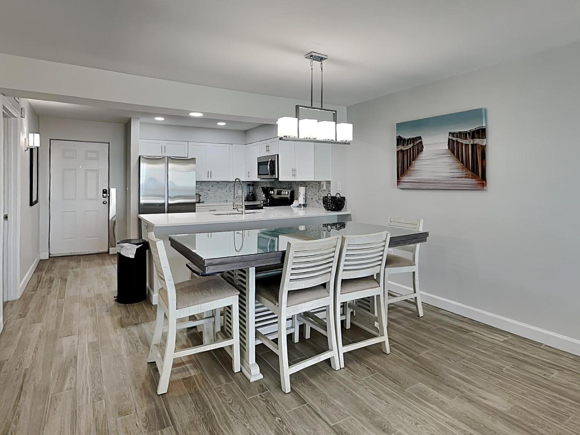 Pelican #2017 Apartment