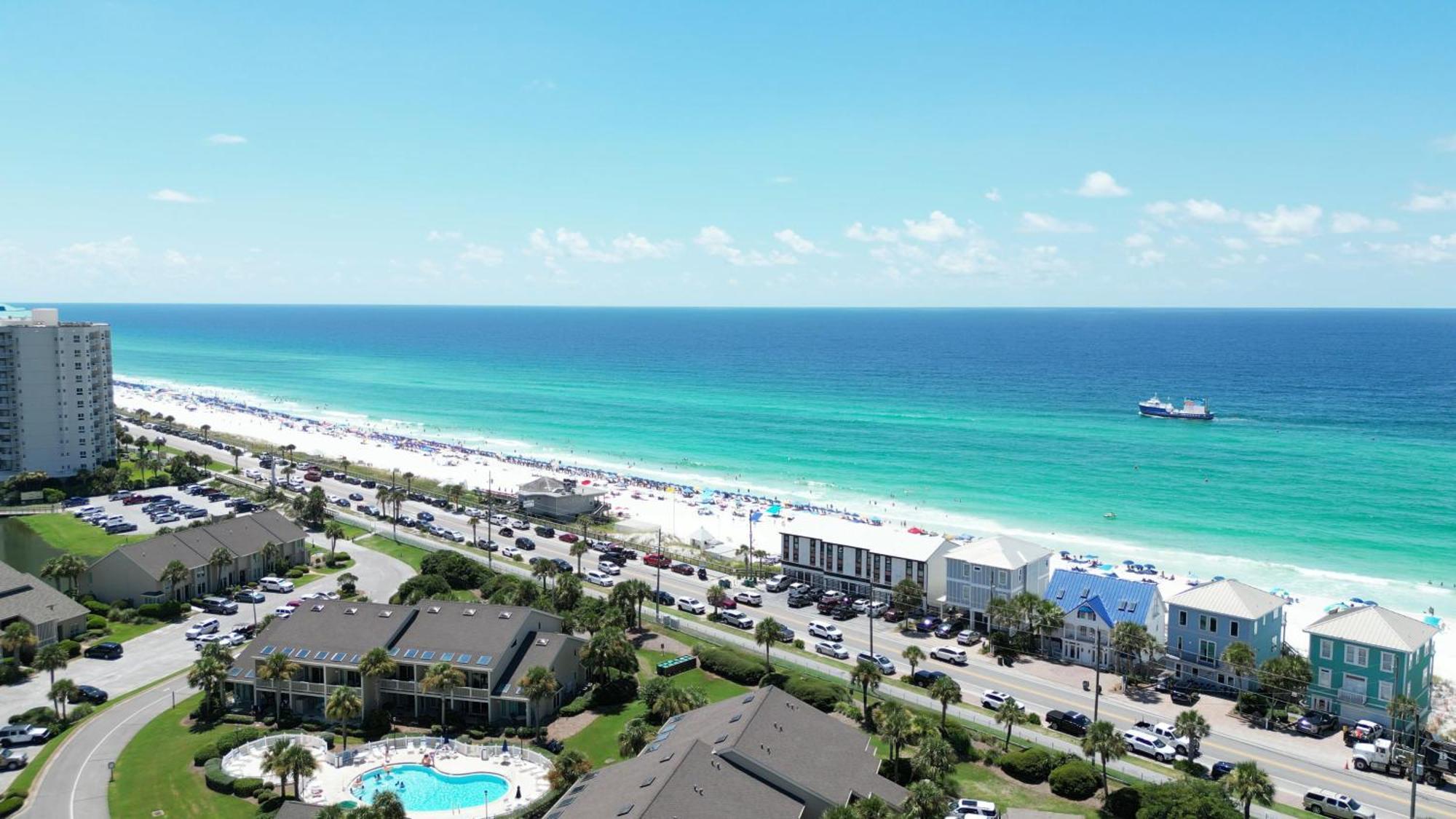 Holiday home Luxurious House, Private Heated Pool, Dedicated Office, Mins Walk To & Shops Destin