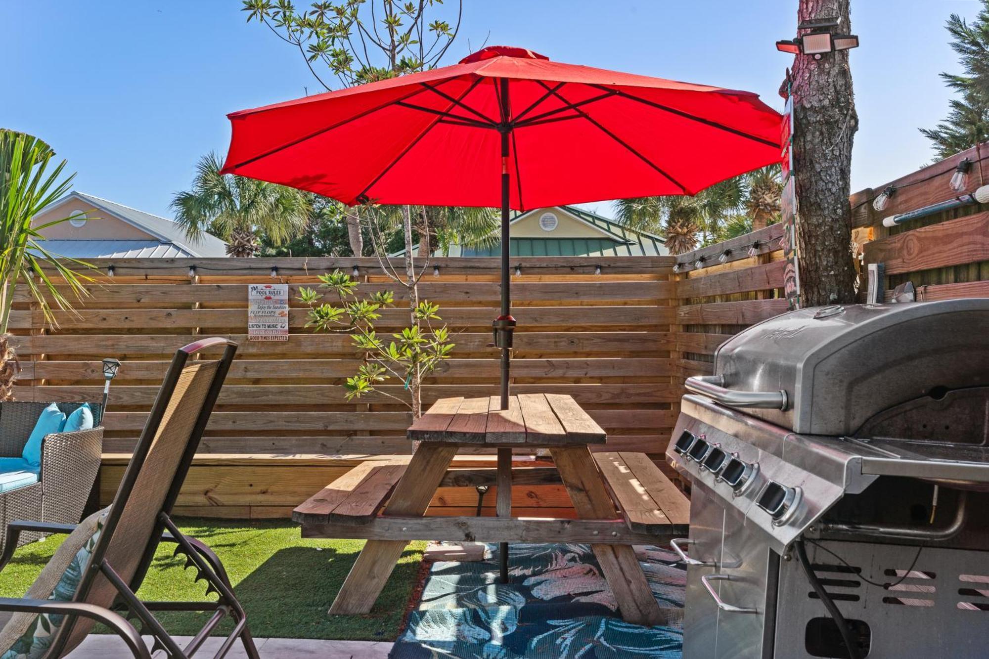 Holiday home Luxurious House, Private Heated Pool, Dedicated Office, Mins Walk To & Shops *