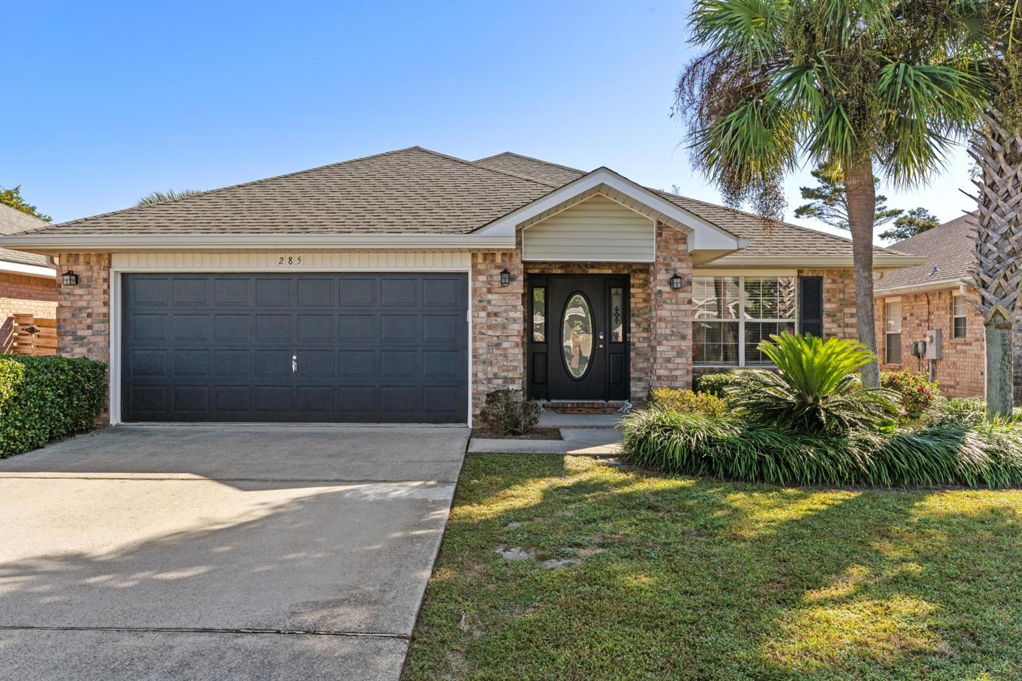 Luxurious House, Private Heated Pool, Dedicated Office, Mins Walk To & Shops Destin