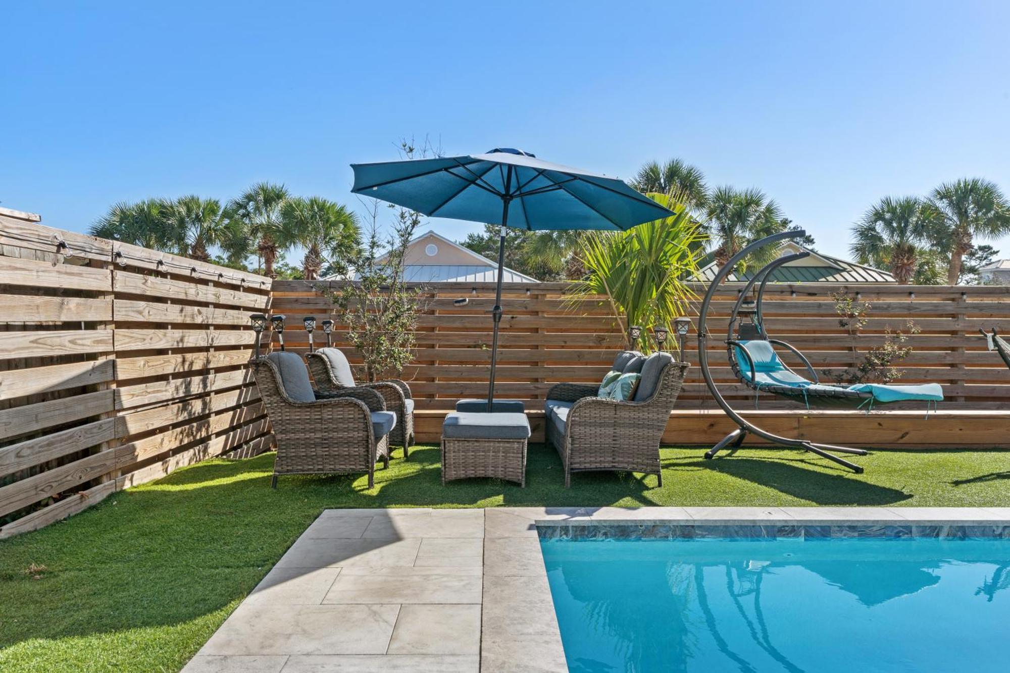 Luxurious House, Private Heated Pool, Dedicated Office, Mins Walk To & Shops *