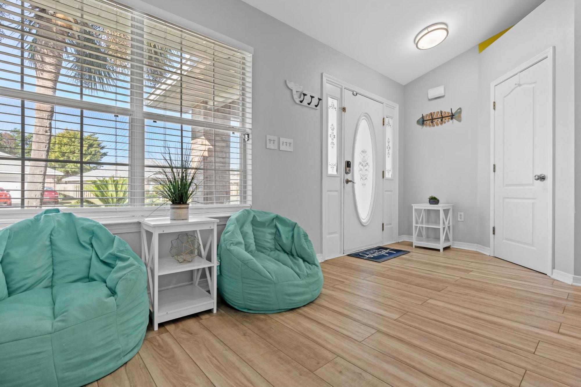 Luxurious House, Private Heated Pool, Dedicated Office, Mins Walk To & Shops Destin