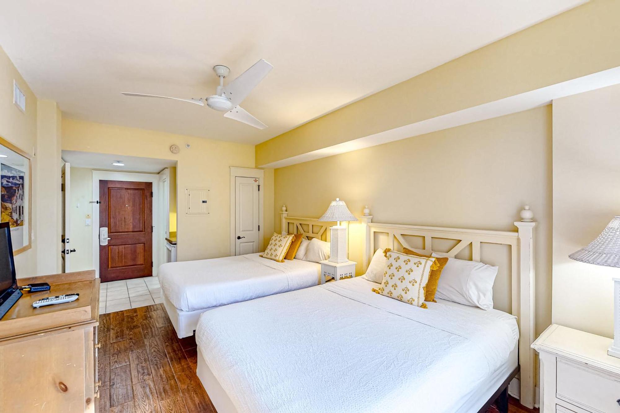 Baytowne Wharf - Pilot House #328/#330 Combo Destin