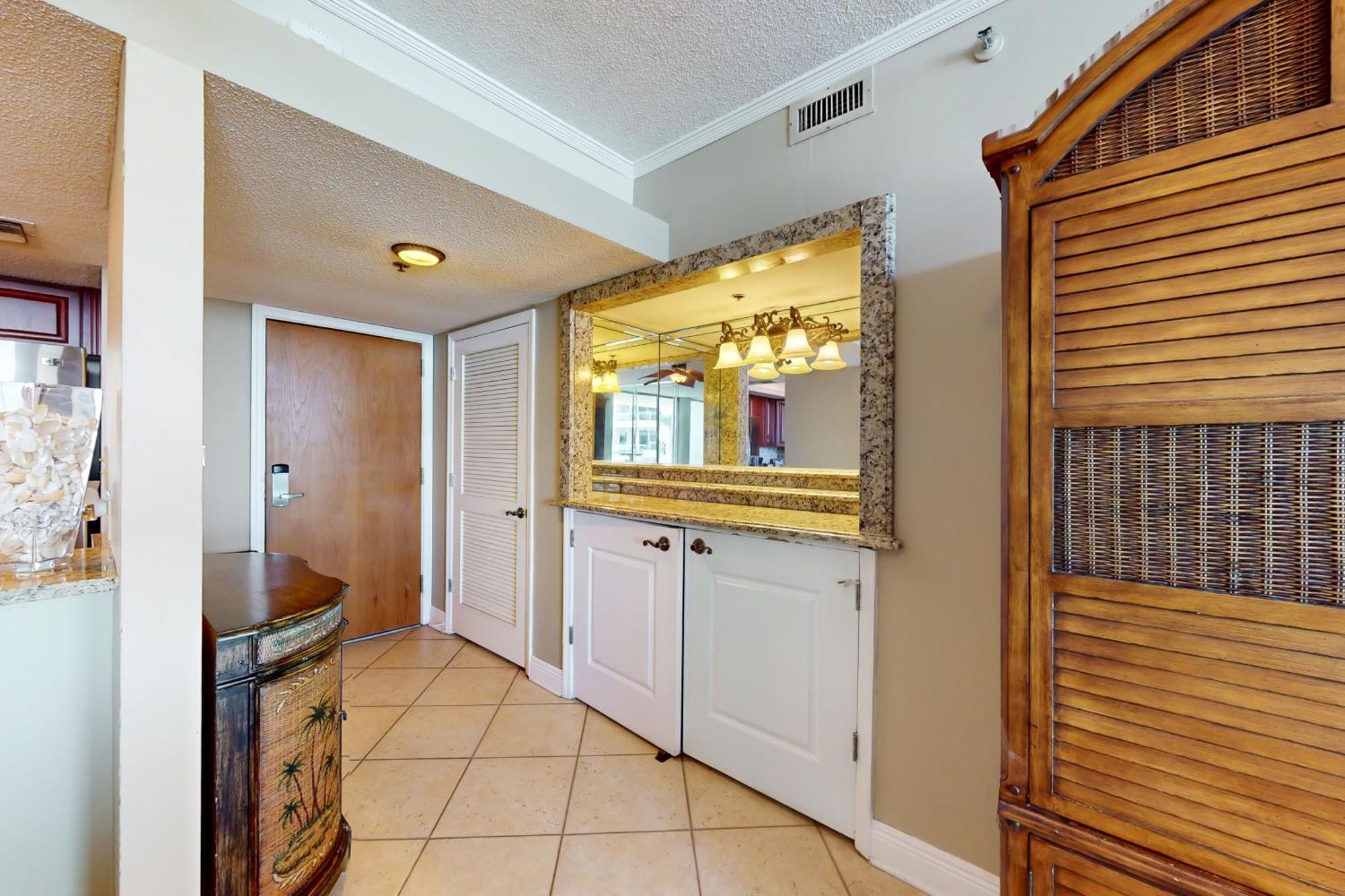 Apartment East Pass Towers 212