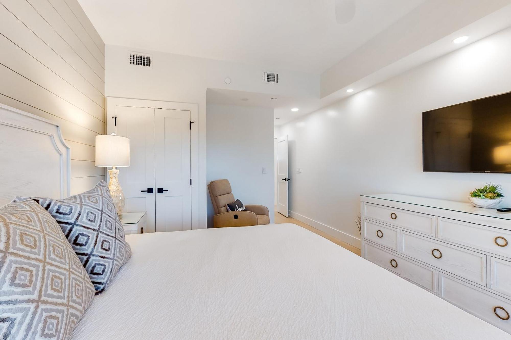Apartment Tops'l Manor 1103 *
