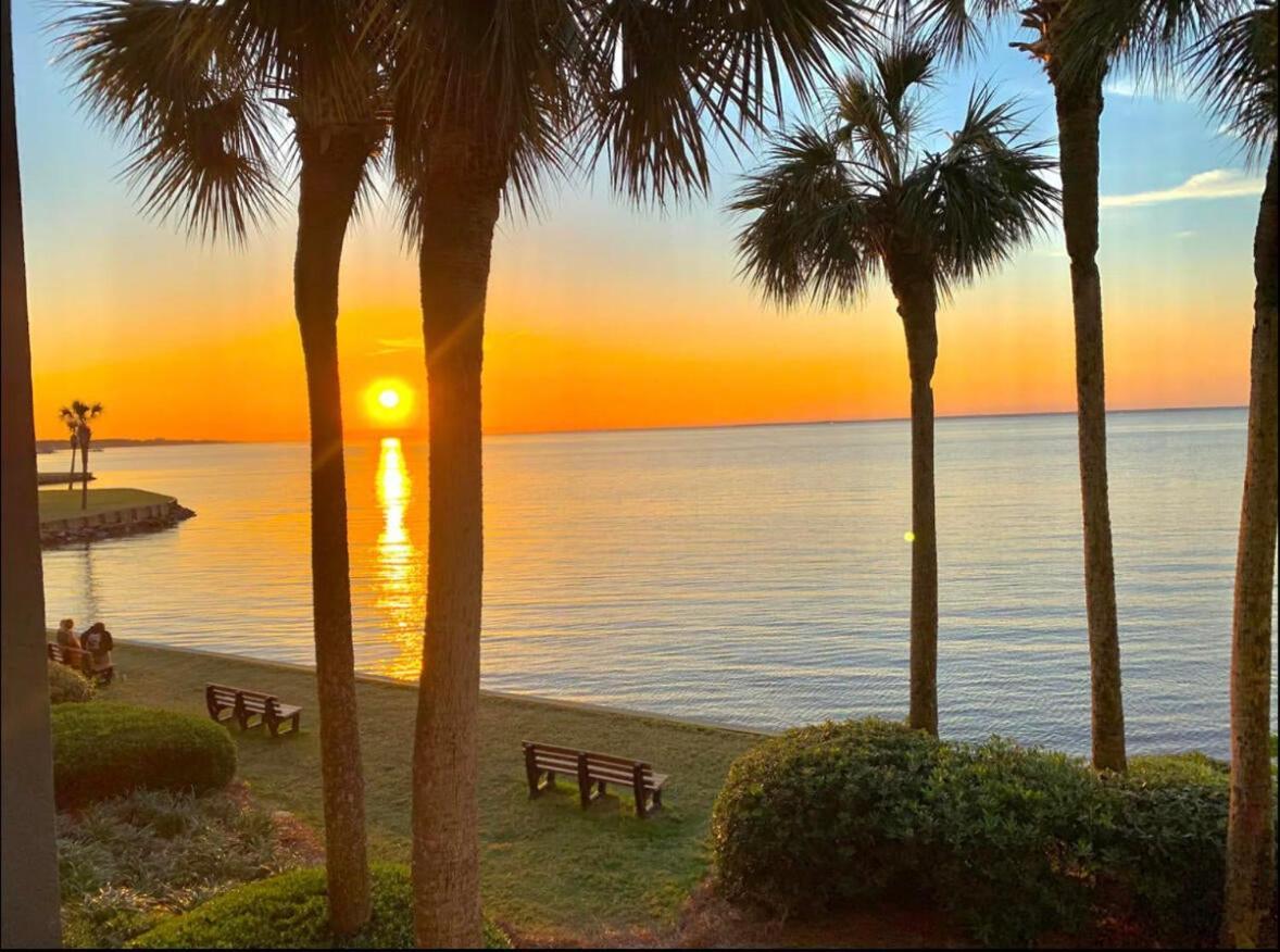 Lovely Sandestin With Balcony And Sunset View Destin