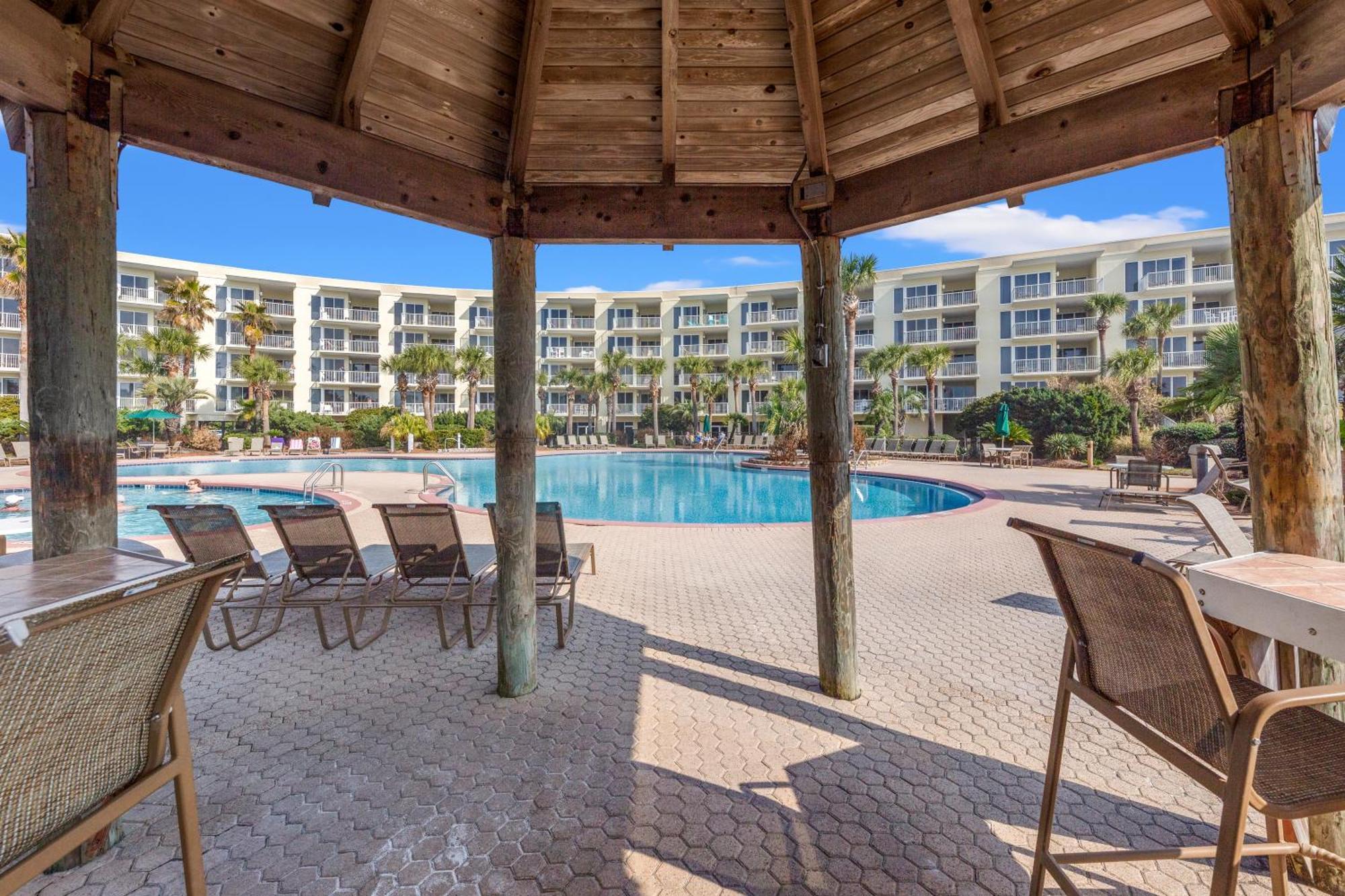 Elegant 4bd 4ba With Stunning Ocean Views And Direct & Pool Access Holiday home Destin