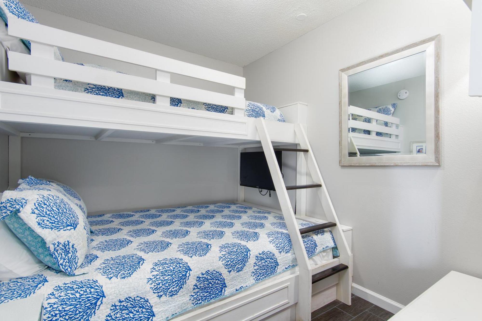 Crescent At Miramar-gulf Front Luxury Condo-free Chairs! Holiday home *