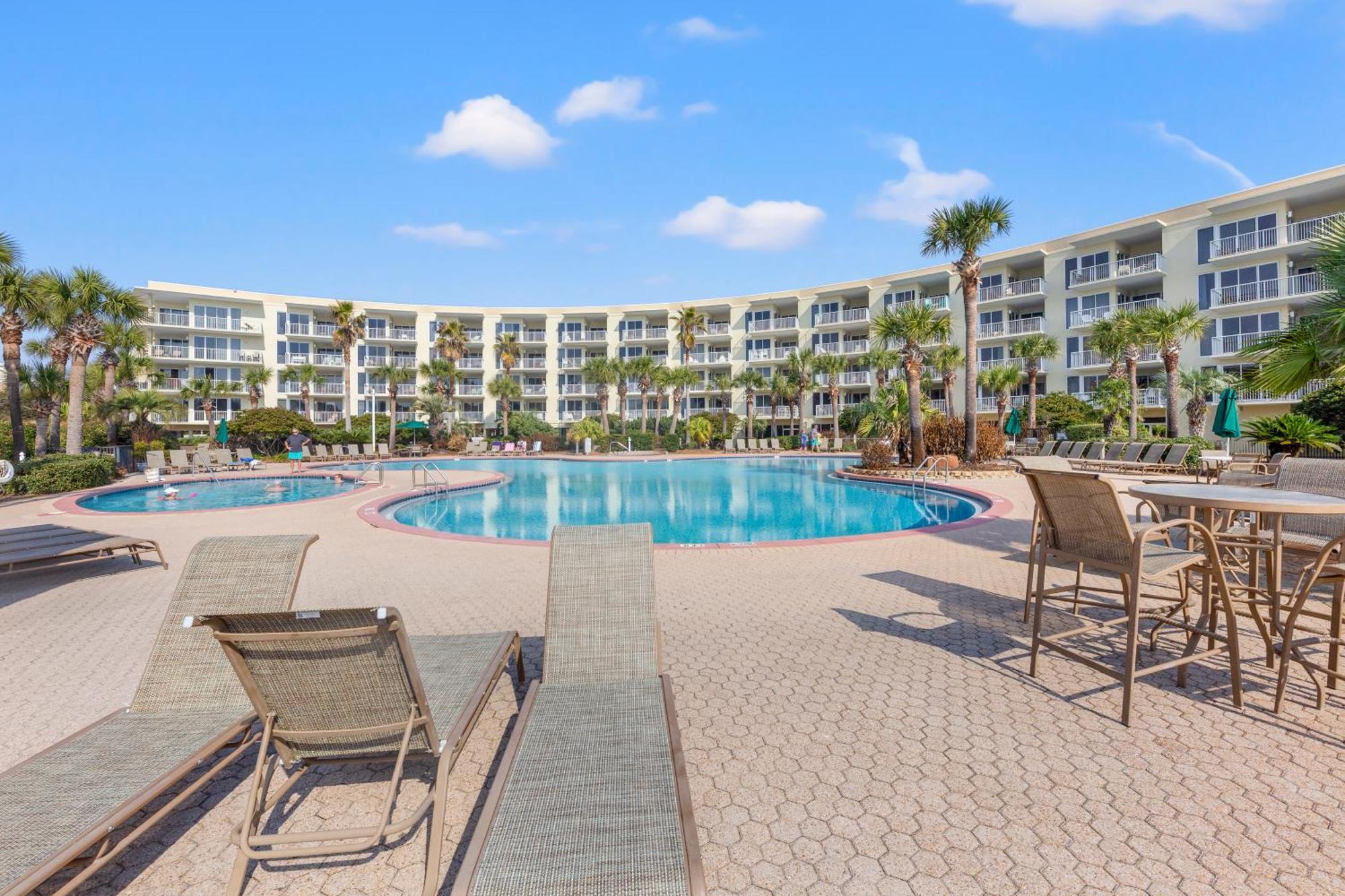 Elegant 4bd 4ba With Stunning Ocean Views And Direct & Pool Access Holiday home