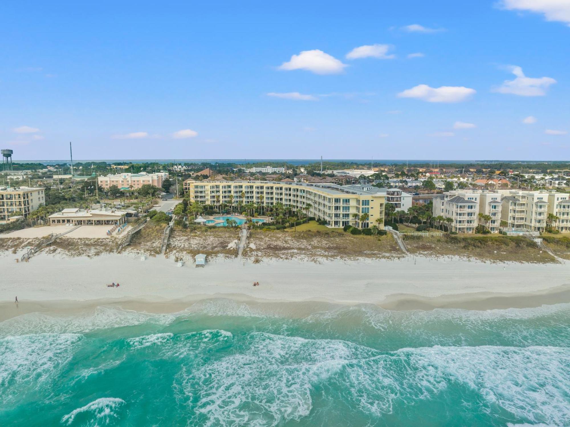 Holiday home Elegant 4bd 4ba With Stunning Ocean Views And Direct & Pool Access *