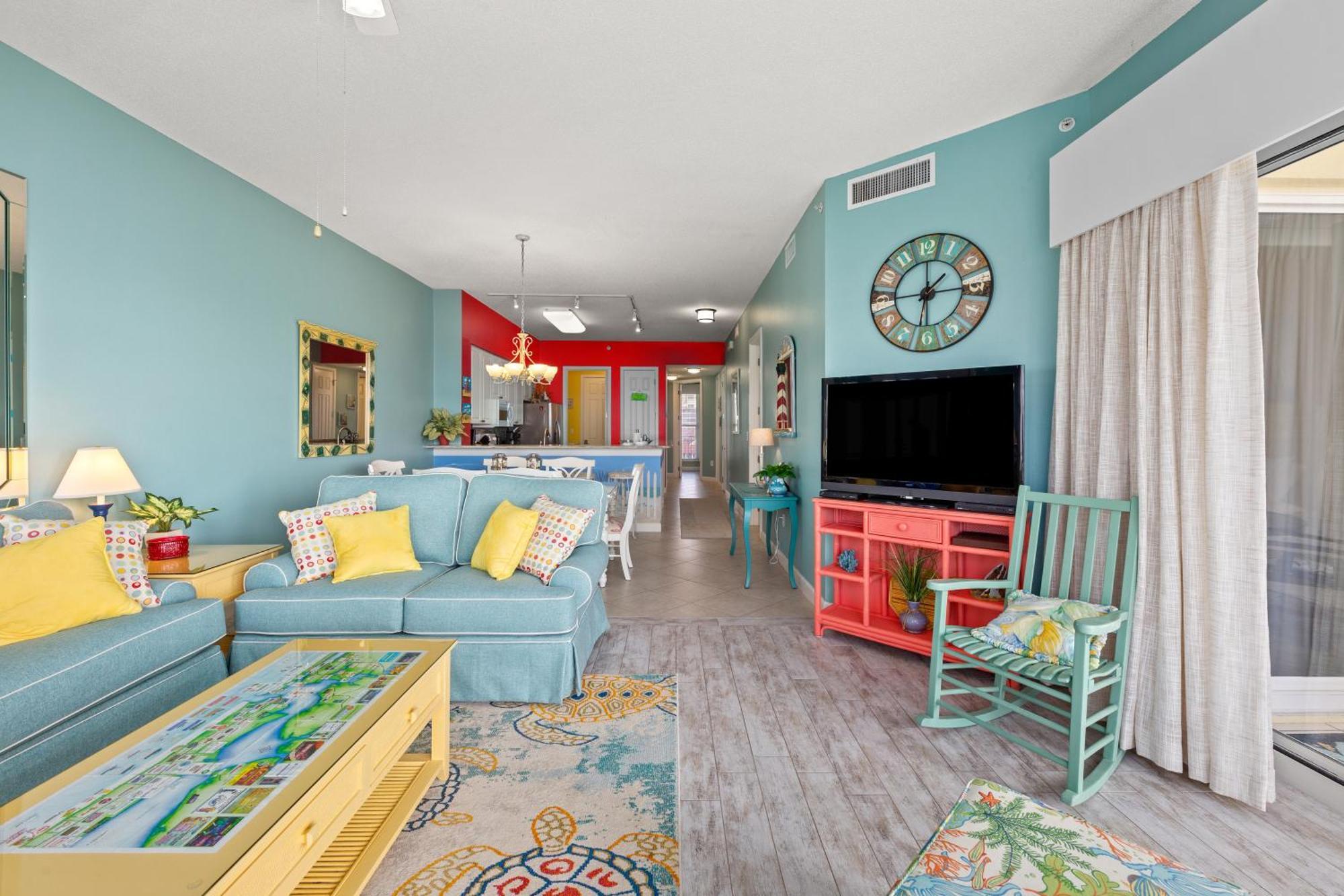 Beachfront Luxury 2bd 2ba With Balcony! Sleeps 6! Holiday home