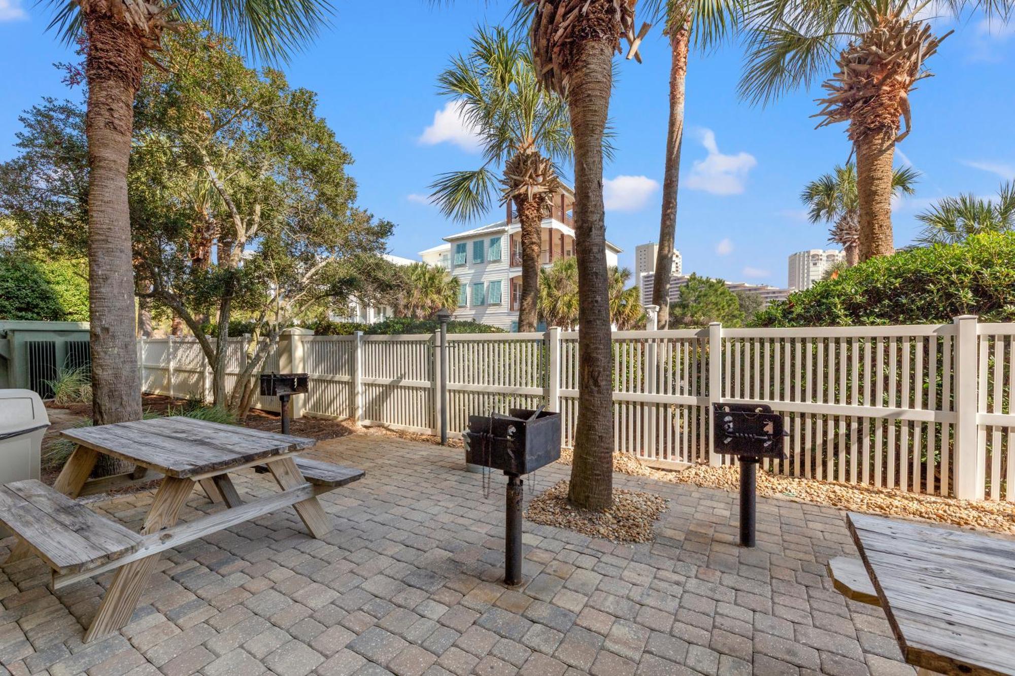 Beachfront Luxury 2bd 2ba With Balcony! Sleeps 6! * Destin