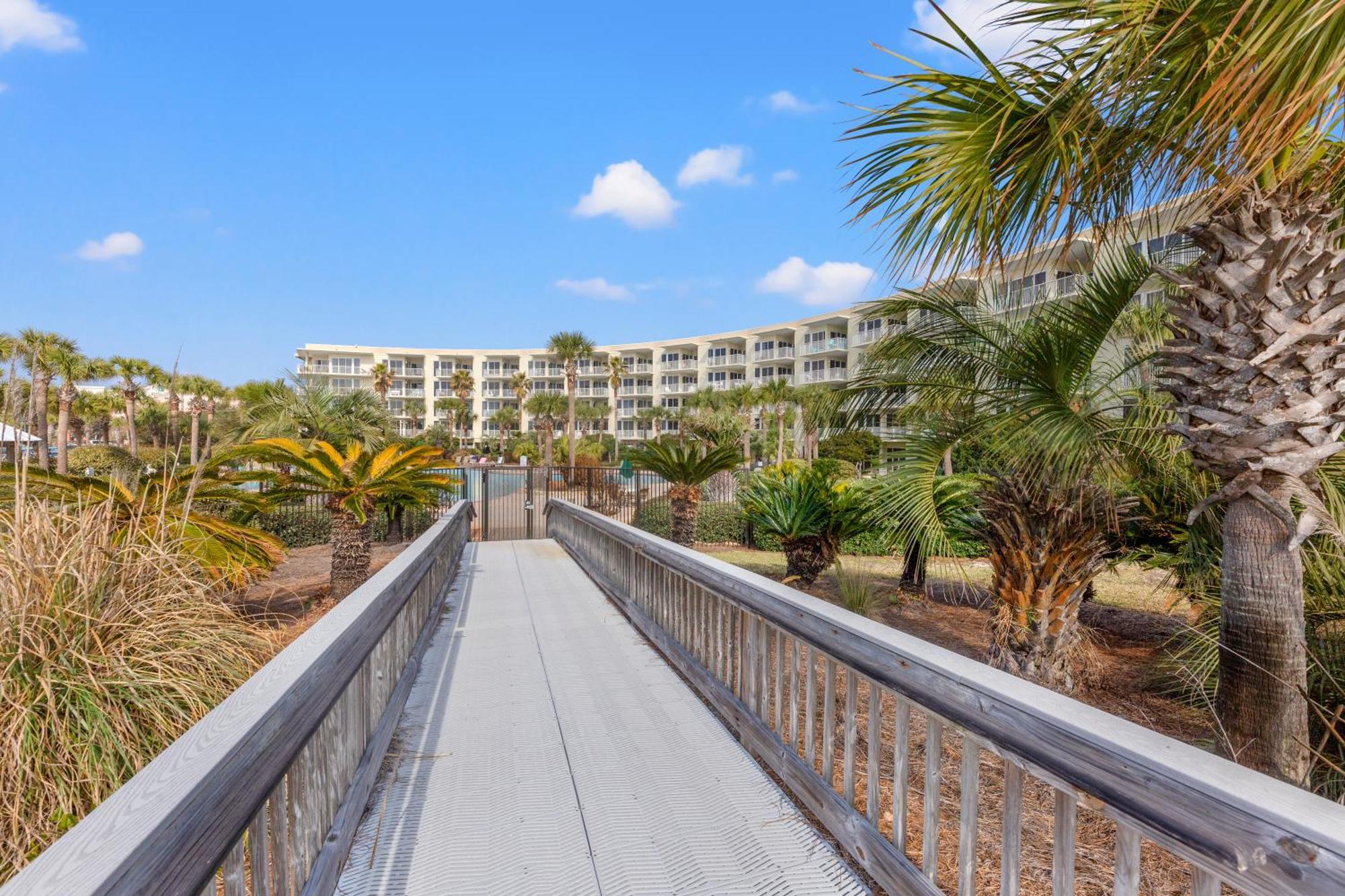 Elegant 4bd 4ba With Stunning Ocean Views And Direct & Pool Access *