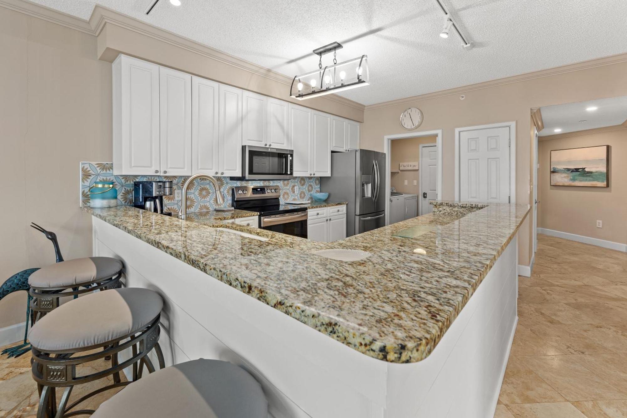 Holiday home Elegant 4bd 4ba With Stunning Ocean Views And Direct & Pool Access *