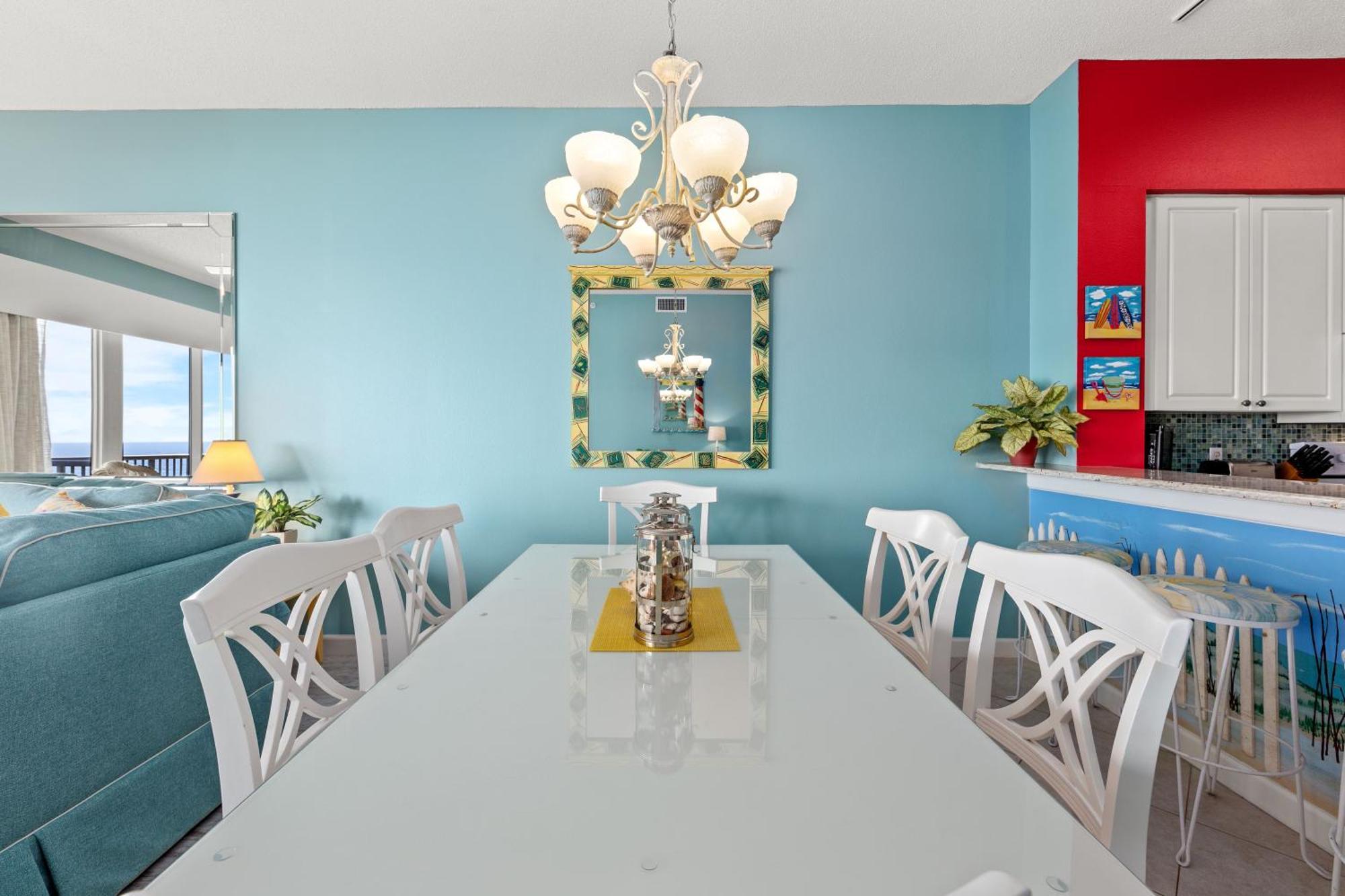 Beachfront Luxury 2bd 2ba With Balcony! Sleeps 6! *