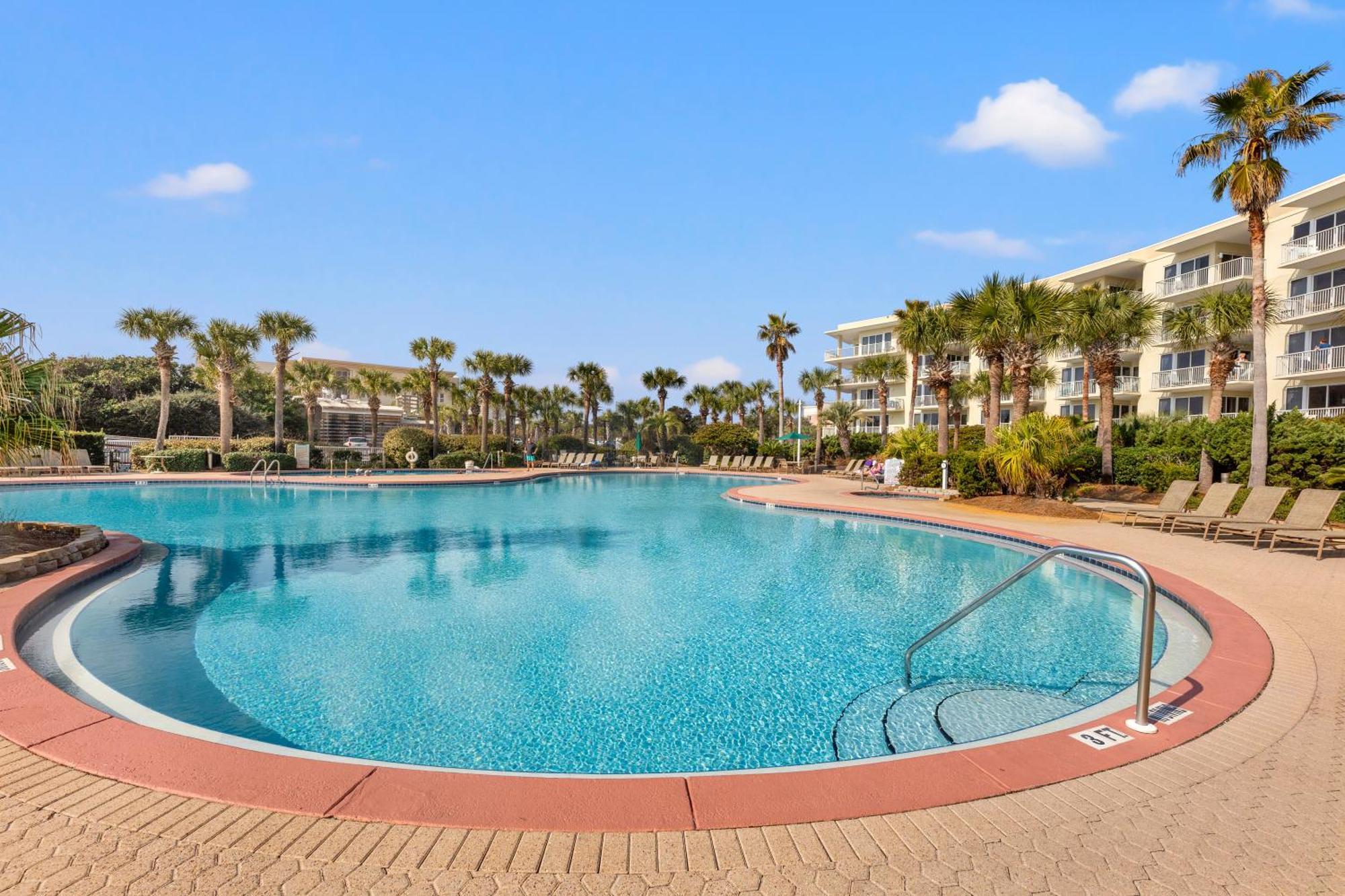 Holiday home Beachfront Luxury 2bd 2ba With Balcony! Sleeps 6!