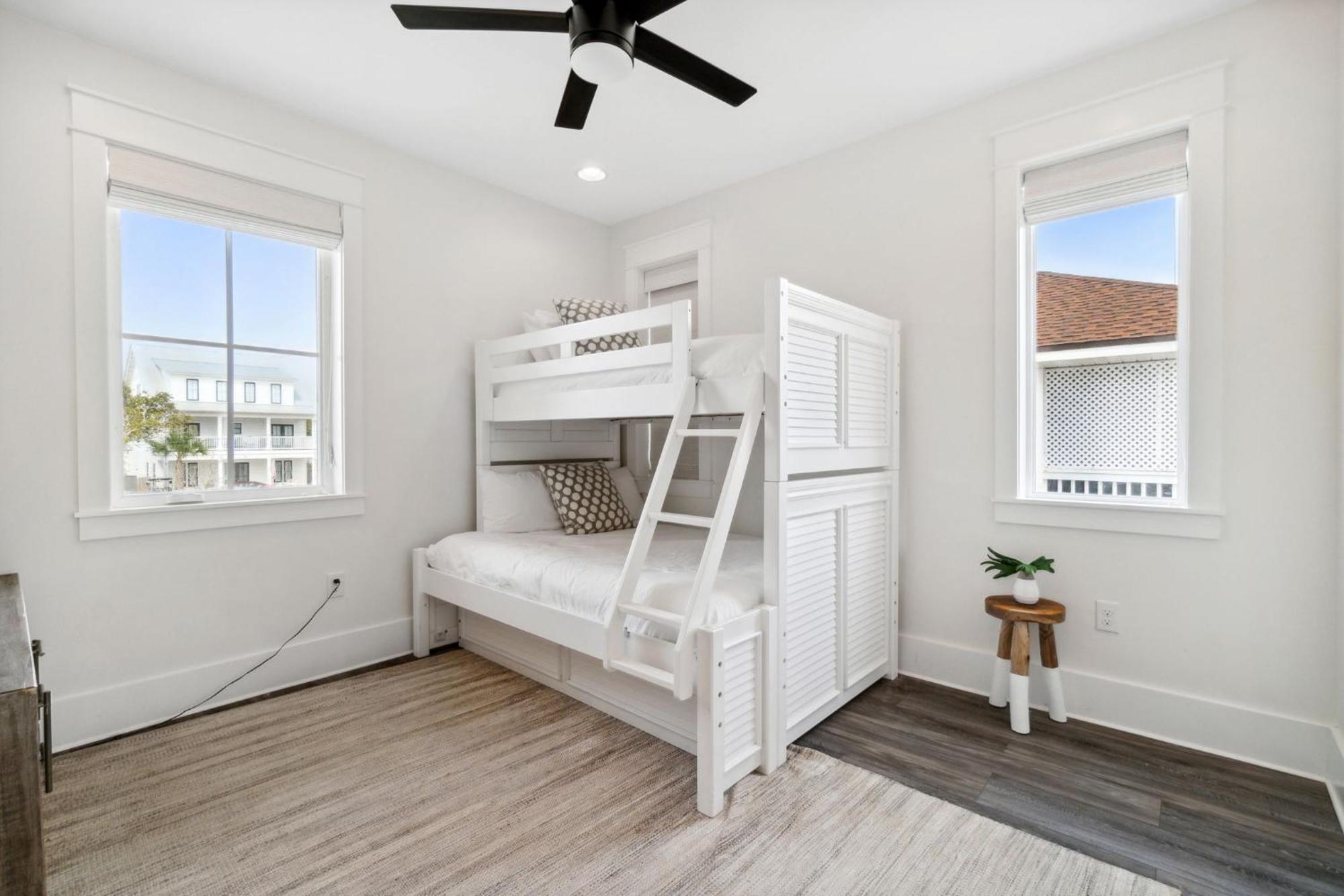 Crystal Tide With Heated Pool And Golf Cart Holiday home Destin