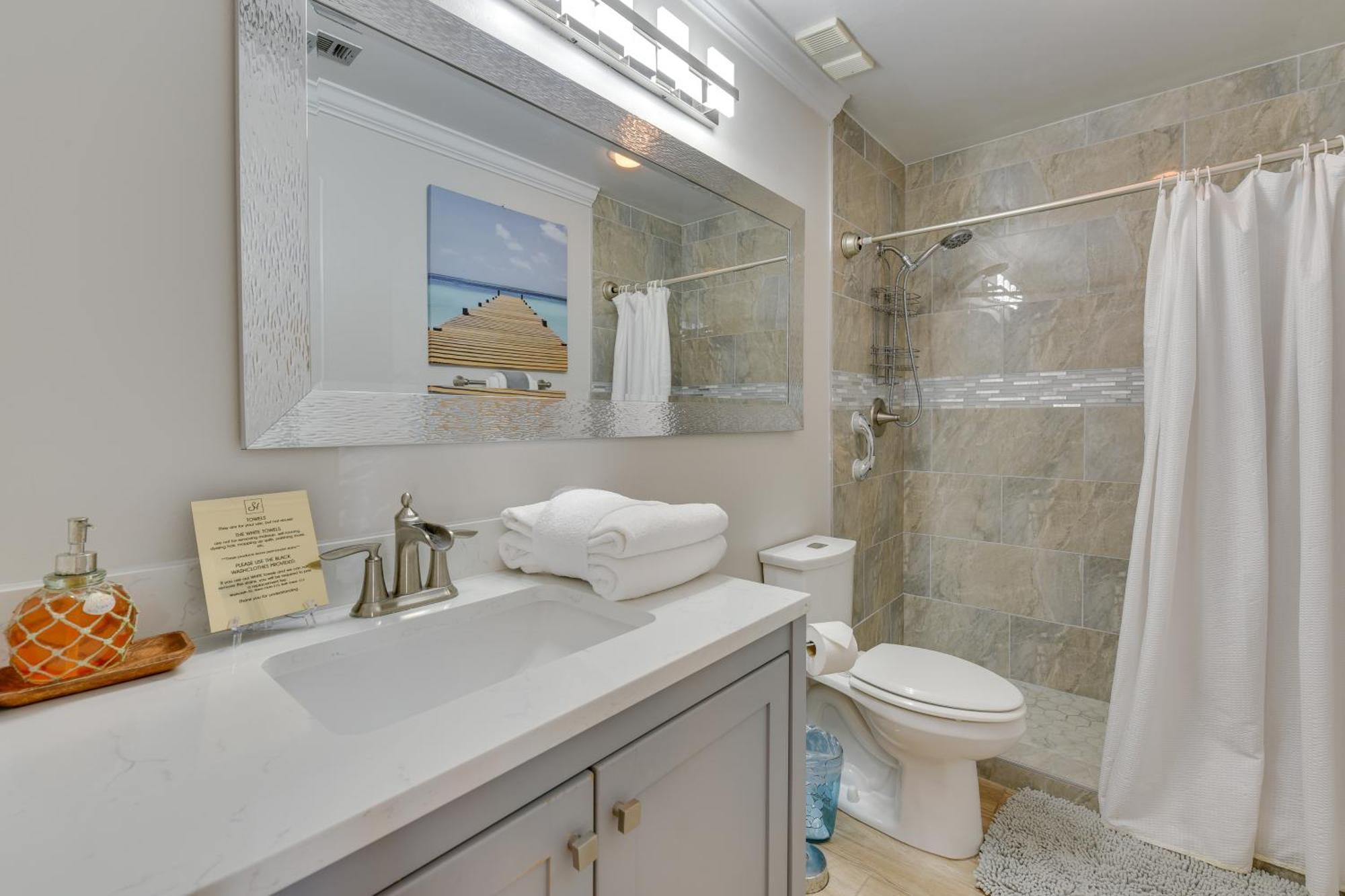 Chic Miramar With Pool Access! *