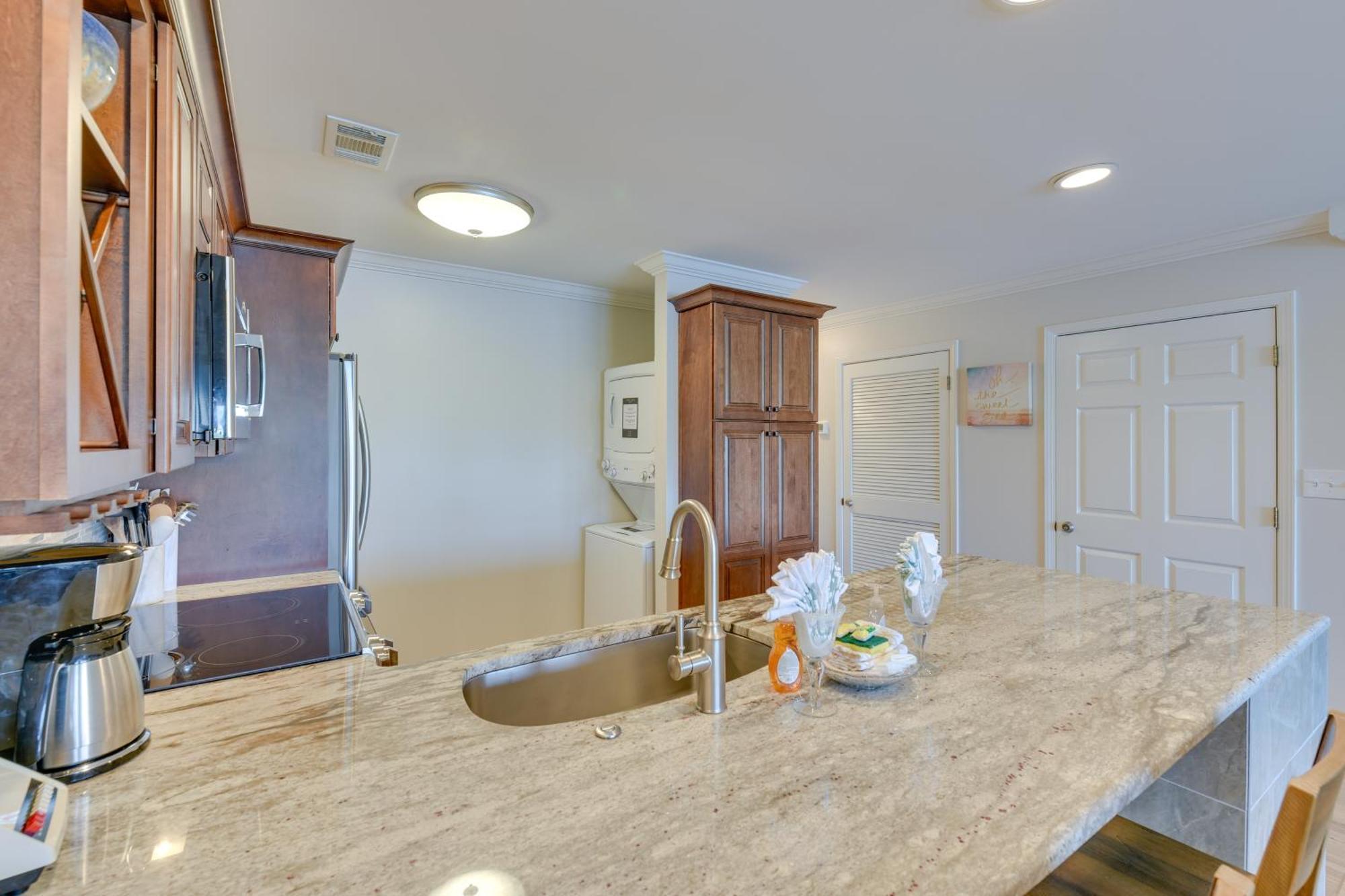 Apartment Chic Miramar With Pool Access!