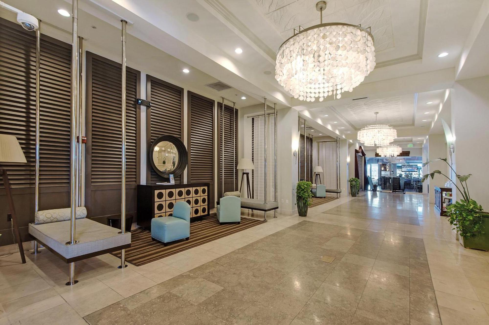 Palms #2210 Jr 2br *