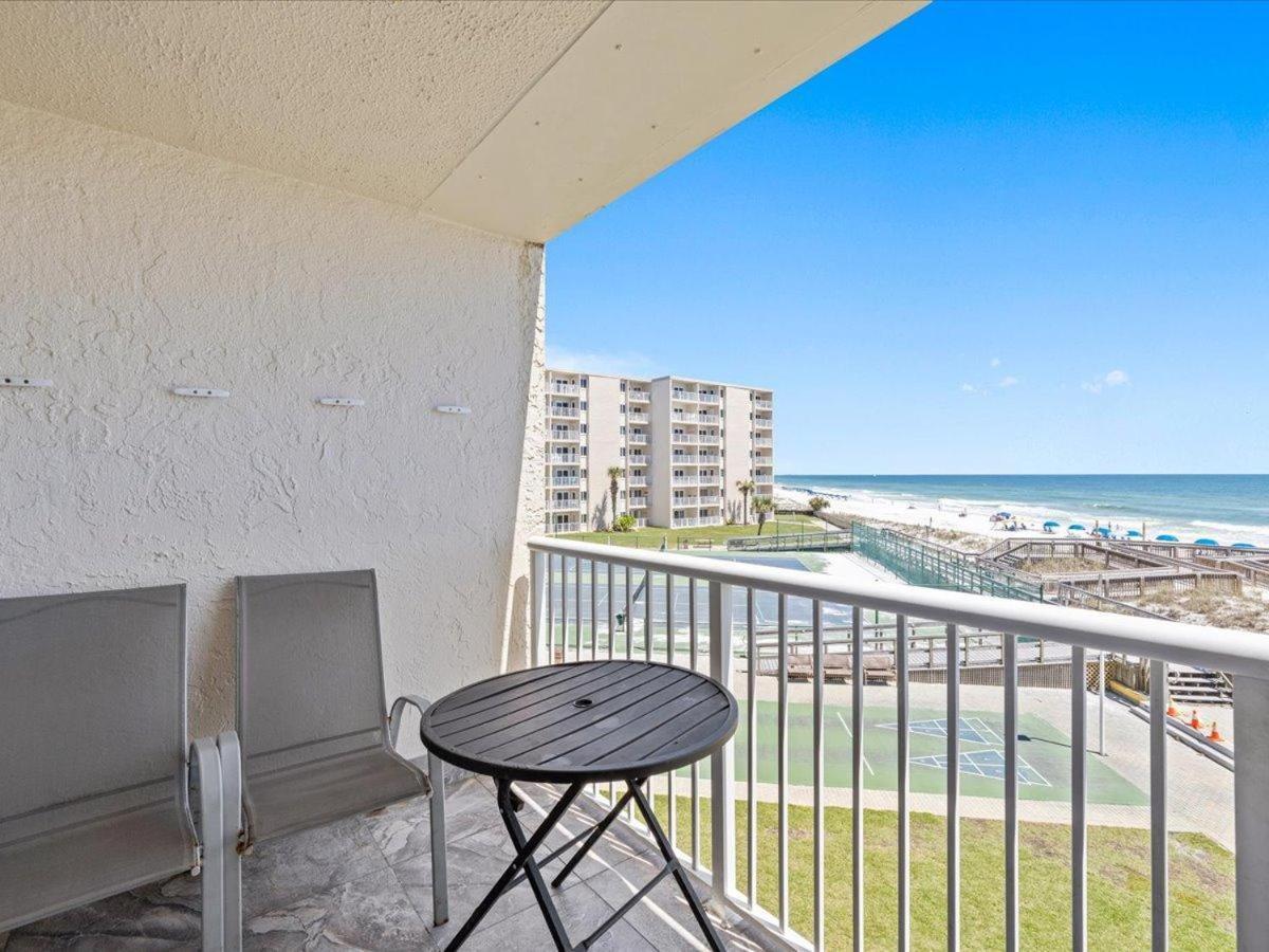 Surf And Racquet Unit 302