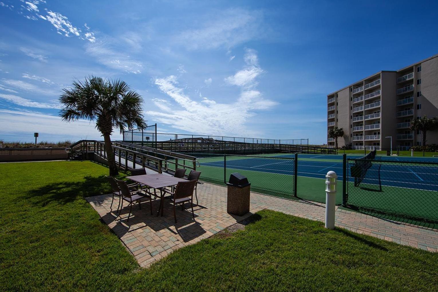 Surf And Racquet Unit 712 *