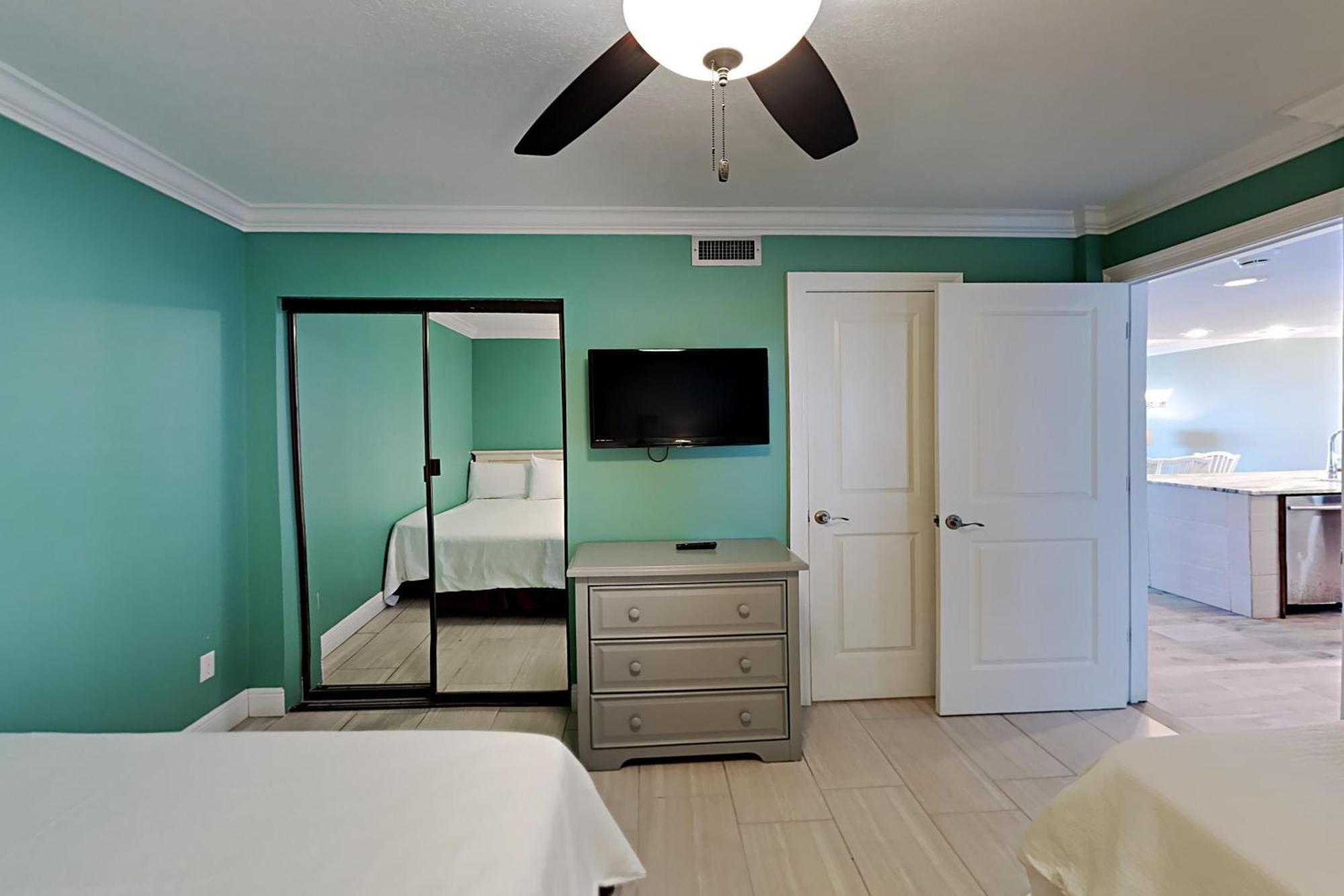Awesome In Miramar With Outdoor Swimming Pool And 2 Bedrooms Apartment *
