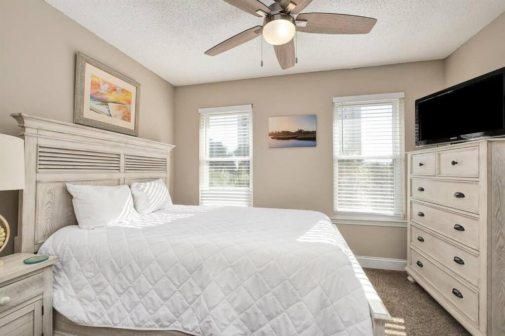 Holiday home 4 Bedroom - 3 Ba Private Pool Putting *