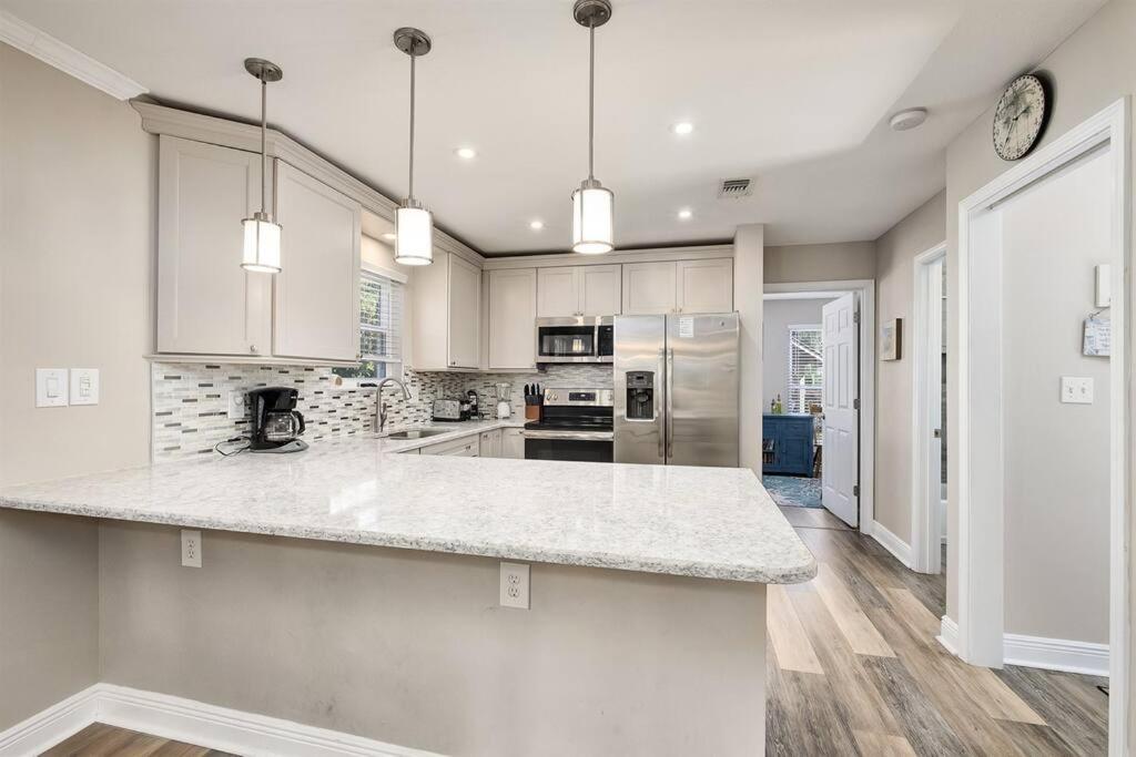 Holiday home 4 Bedroom - 3 Ba Private Pool Putting *