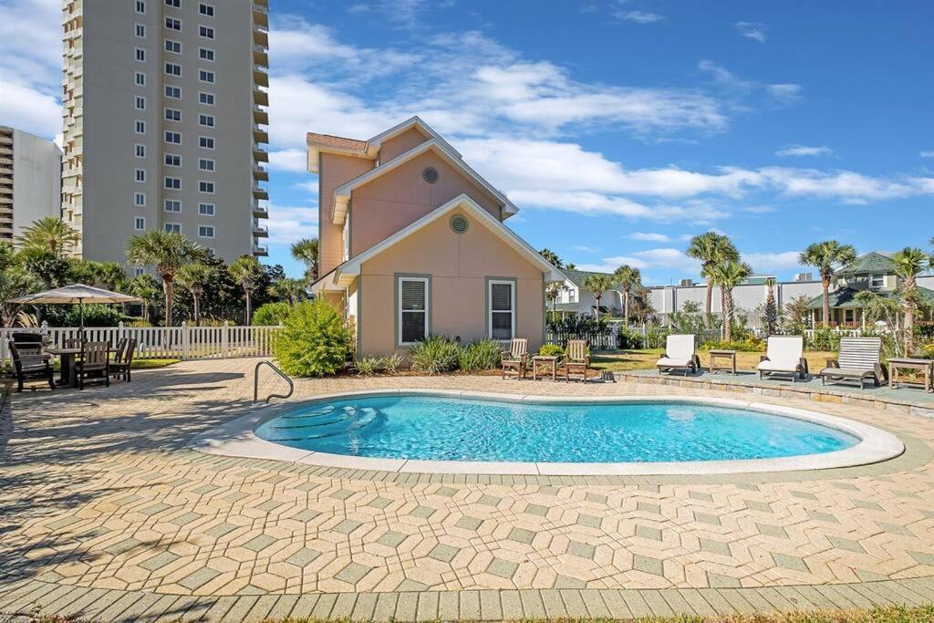 4 Bedroom - 3 Ba Private Pool Putting *