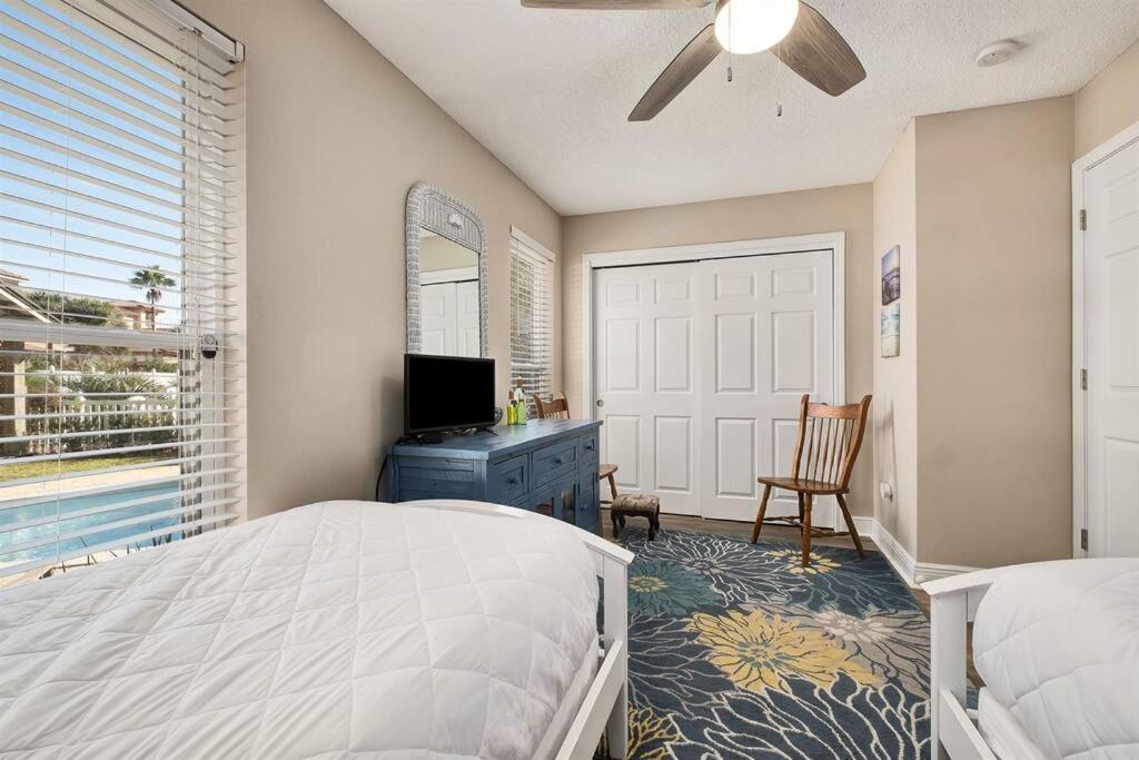 4 Bedroom - 3 Ba Private Pool Putting *