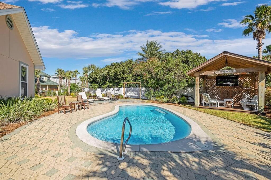 Holiday home 4 Bedroom - 3 Ba Private Pool Putting *