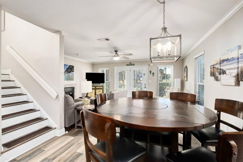4 Bedroom - 3 Ba Private Pool Putting