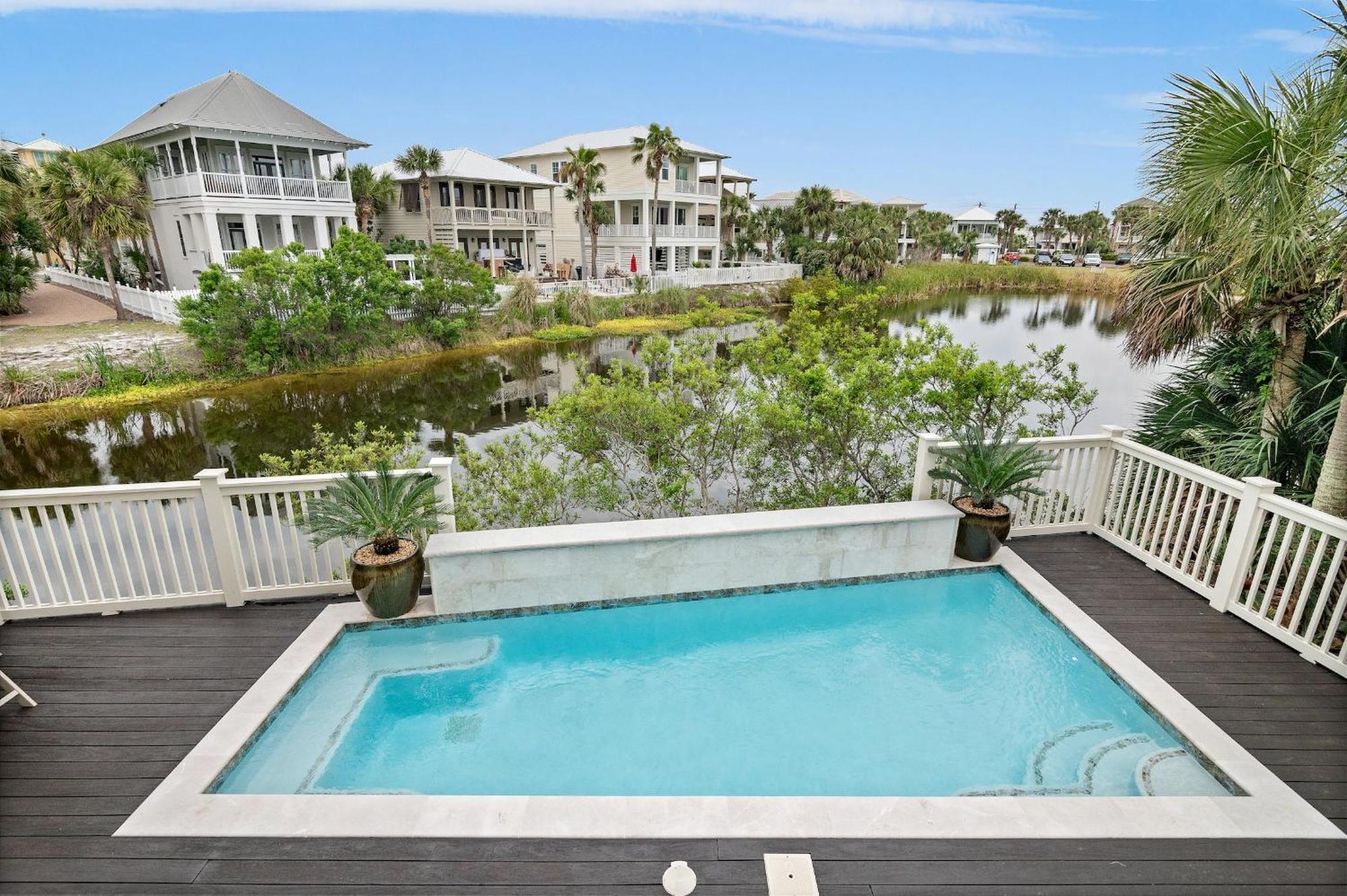 Living The Dream At Pointe Holiday home *