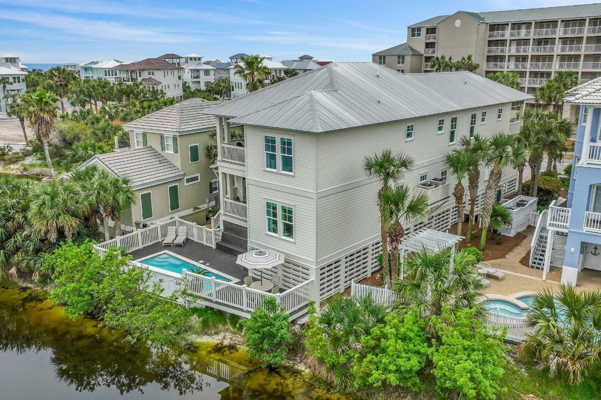 Living The Dream At Pointe Holiday home *