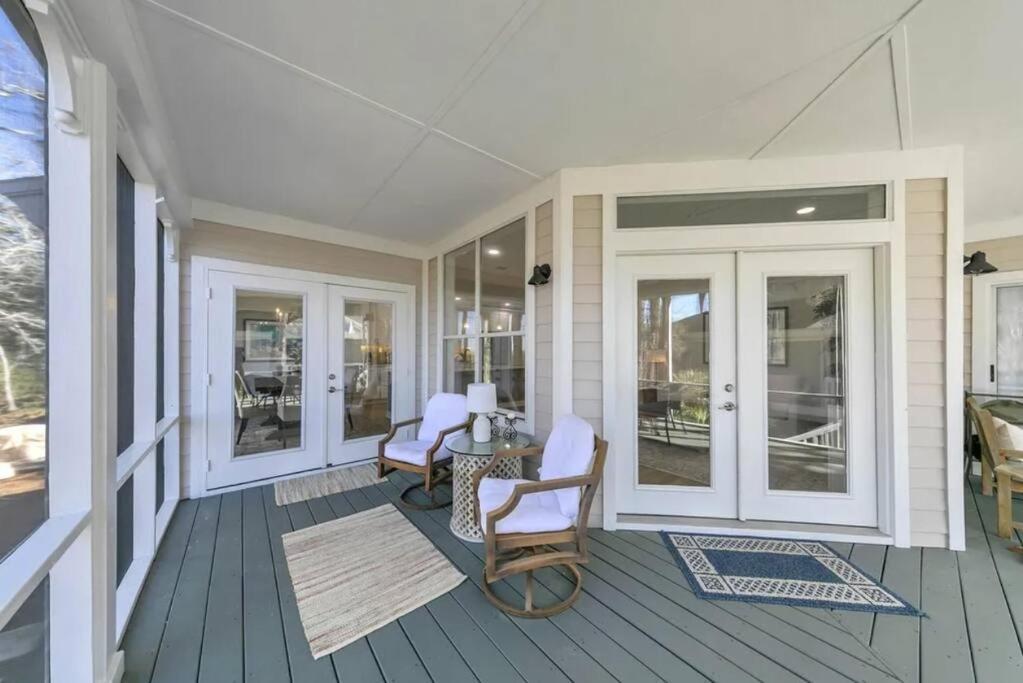 Holiday home 3 Bed 3 Bath And Bay Escape - Free Golf Cart *