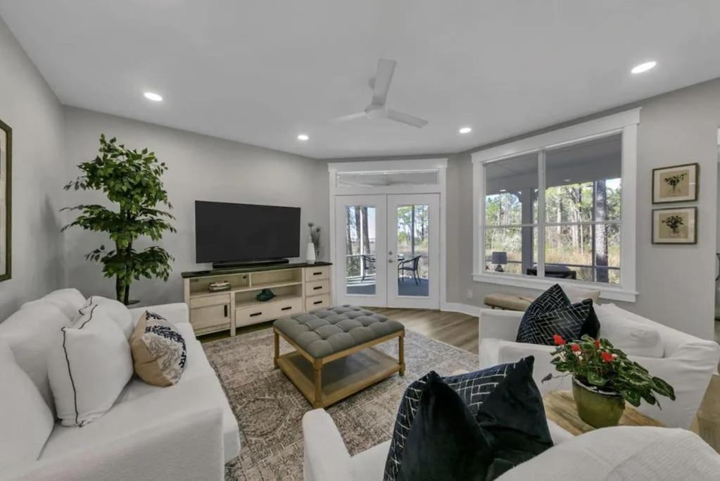 3 Bed 3 Bath And Bay Escape - Free Golf Cart Holiday home *