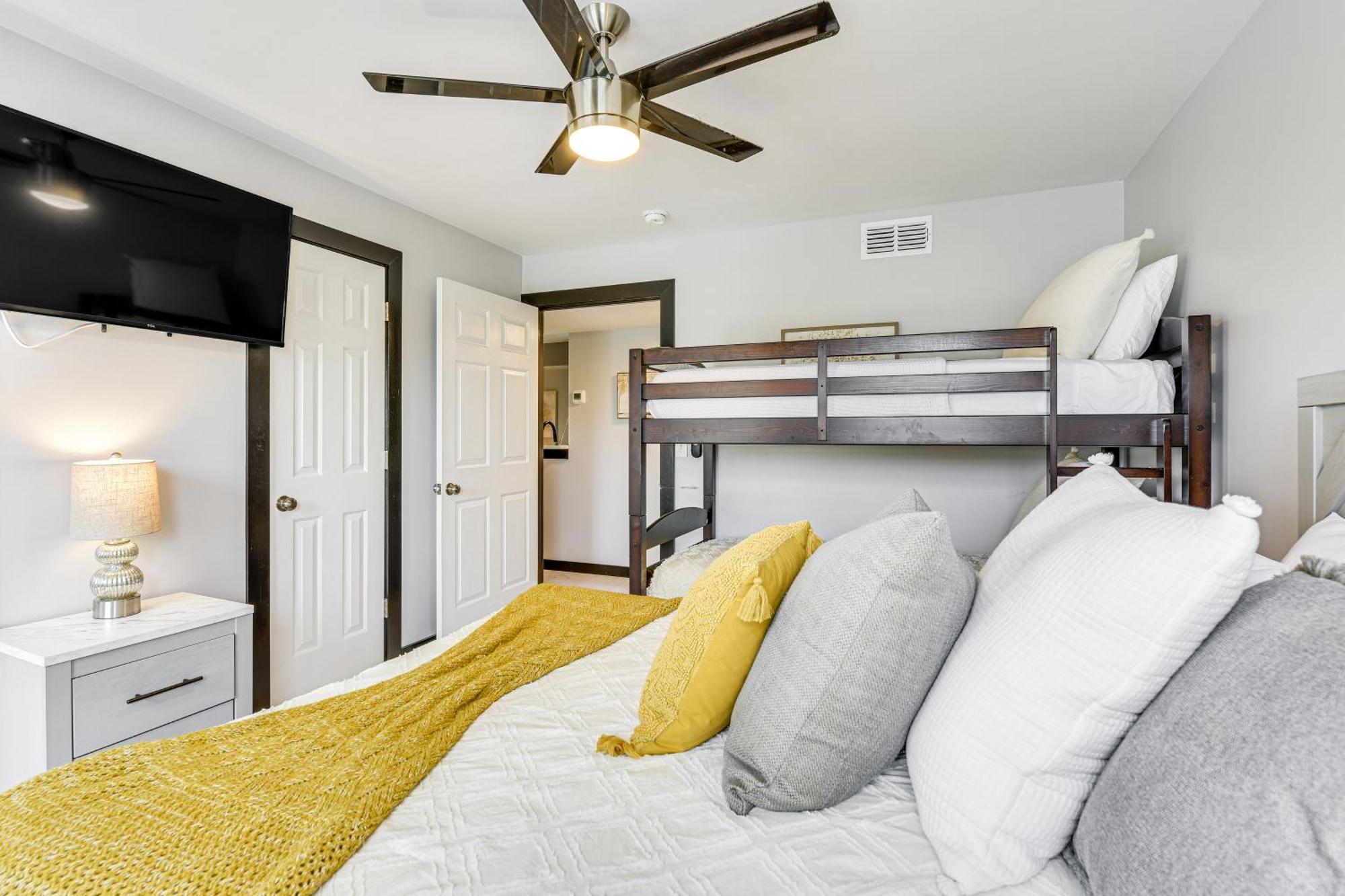 Modern Walk To Golf Course And Beach! *