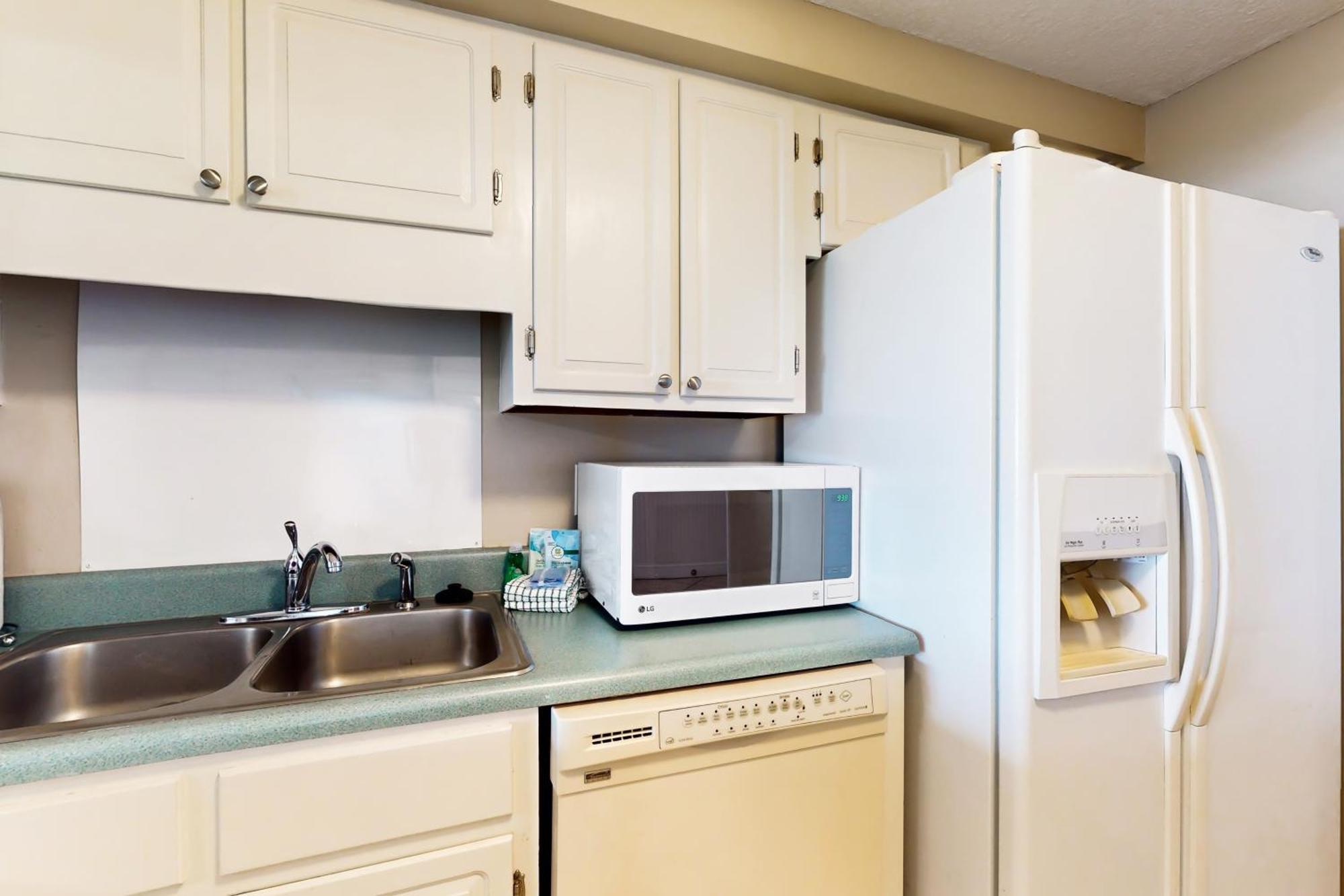 Shoreline Towers #1024 Apartment *