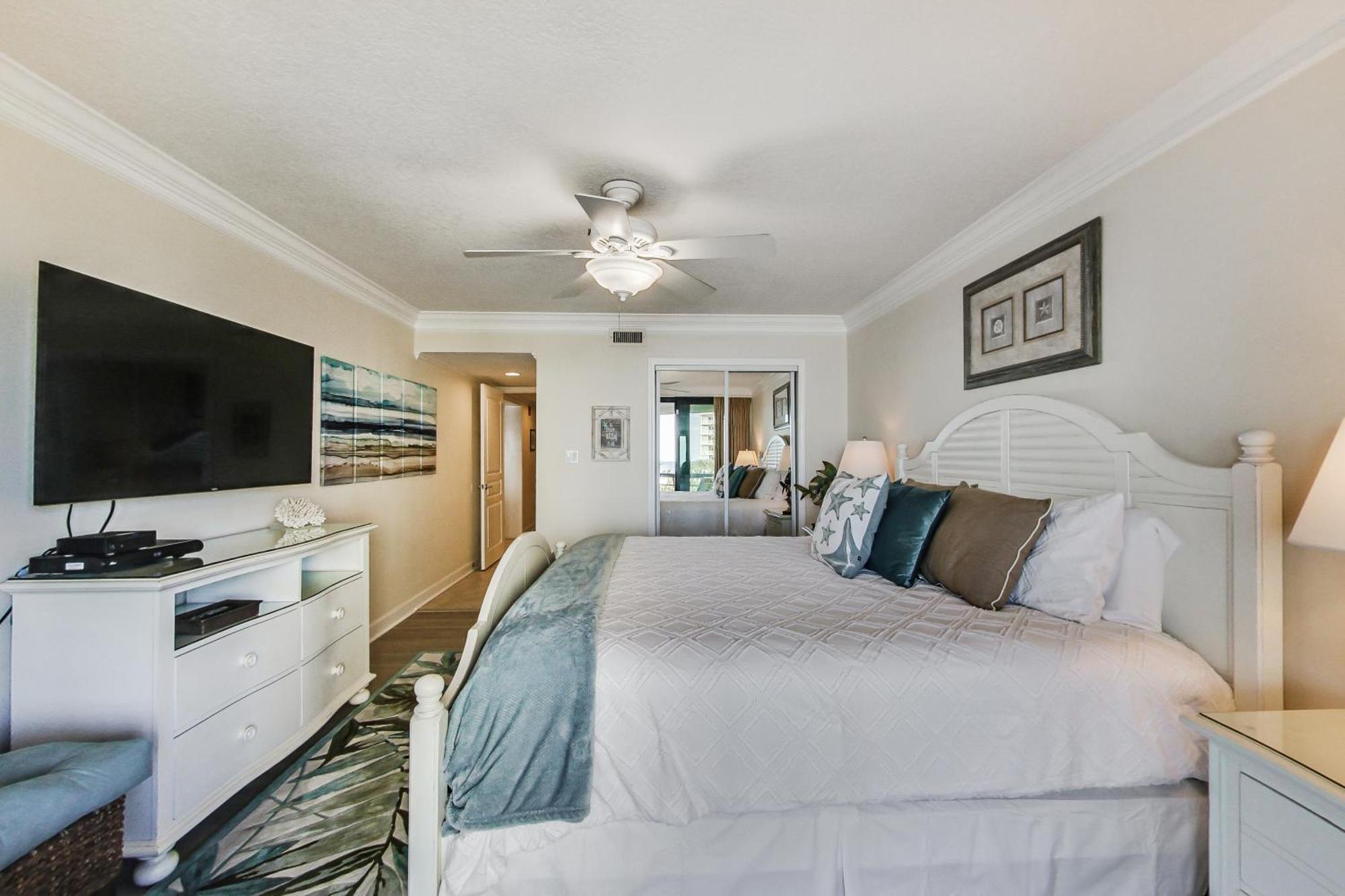 Edgewater 409 - Gulf Views! & Pool Access! *