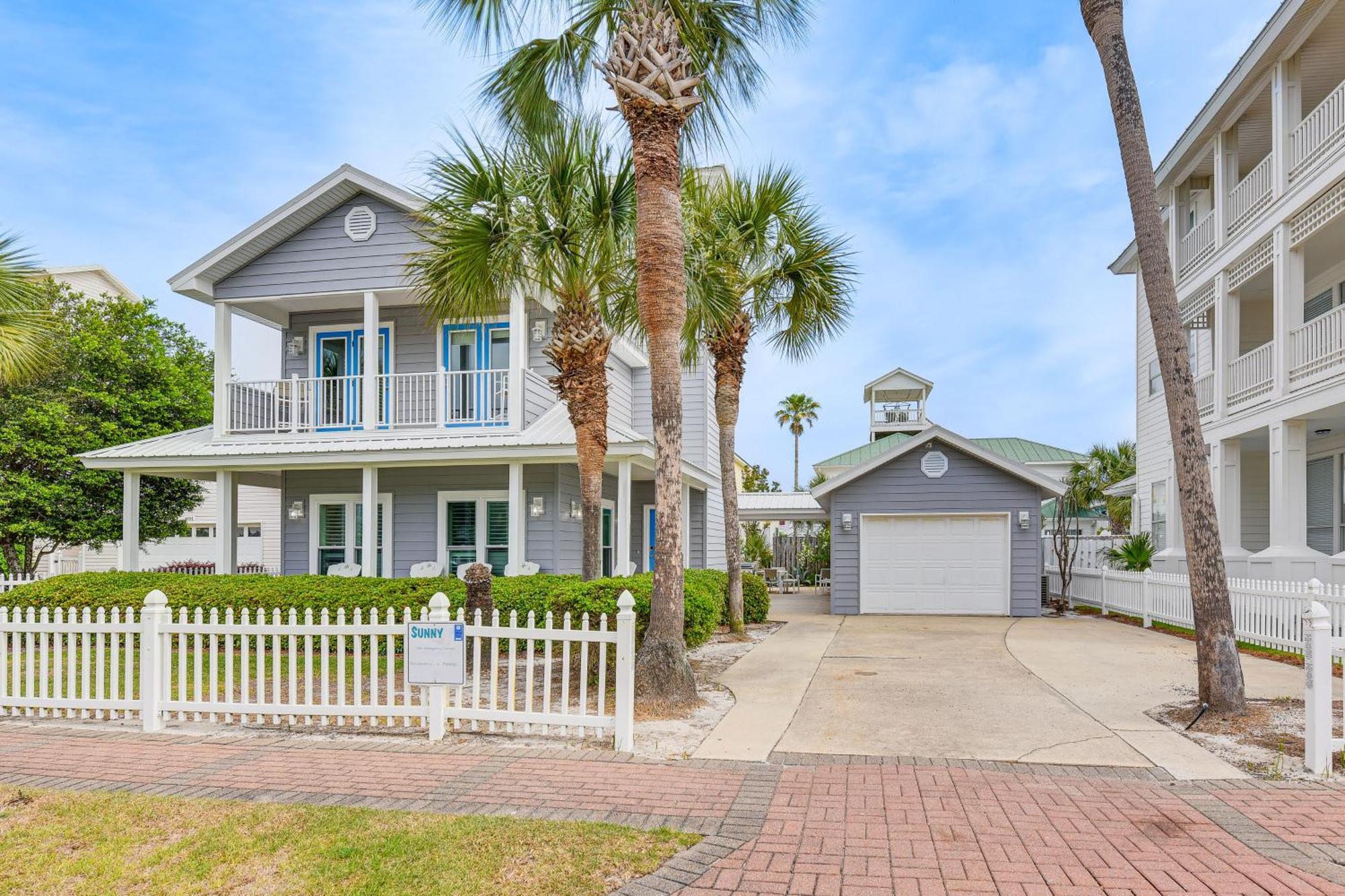 Grand Getaway - Walk A Block To The Beach! Holiday home *