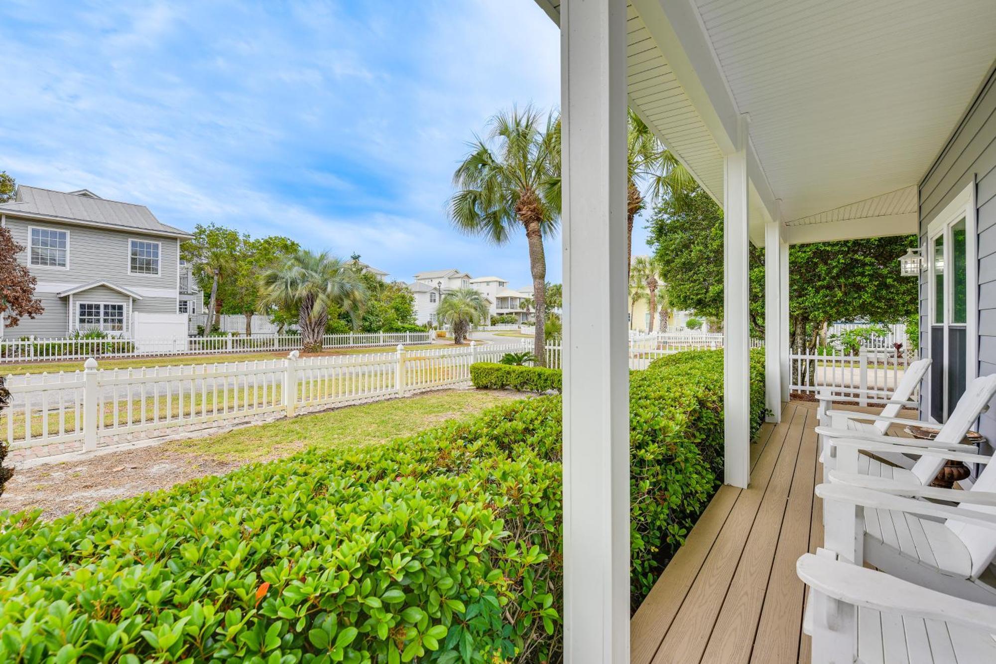 Holiday home Grand Getaway - Walk A Block To The Beach! *
