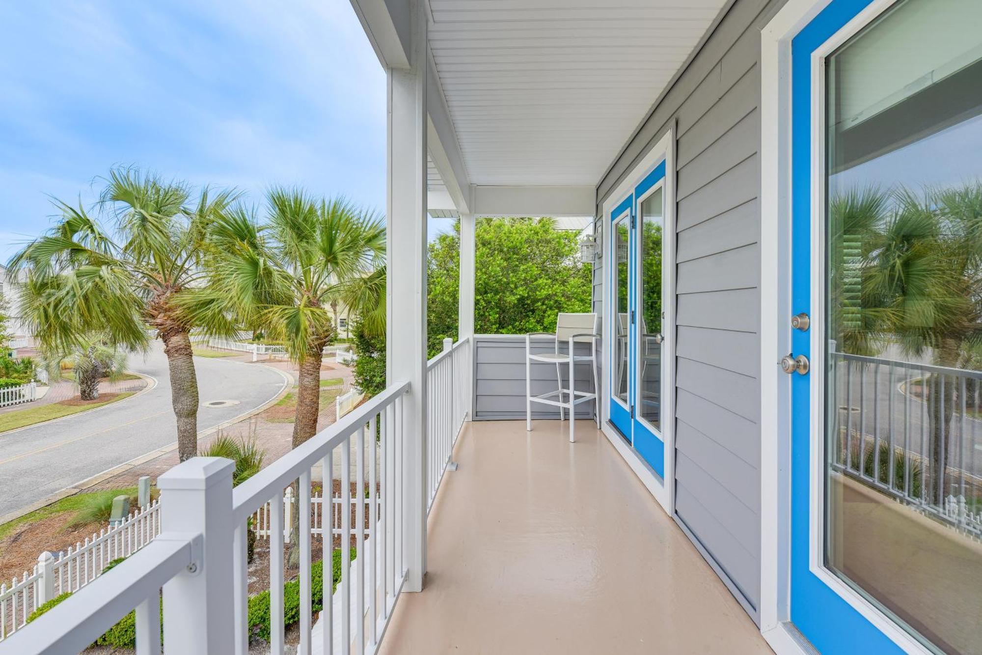 Holiday home Grand Getaway - Walk A Block To The Beach!