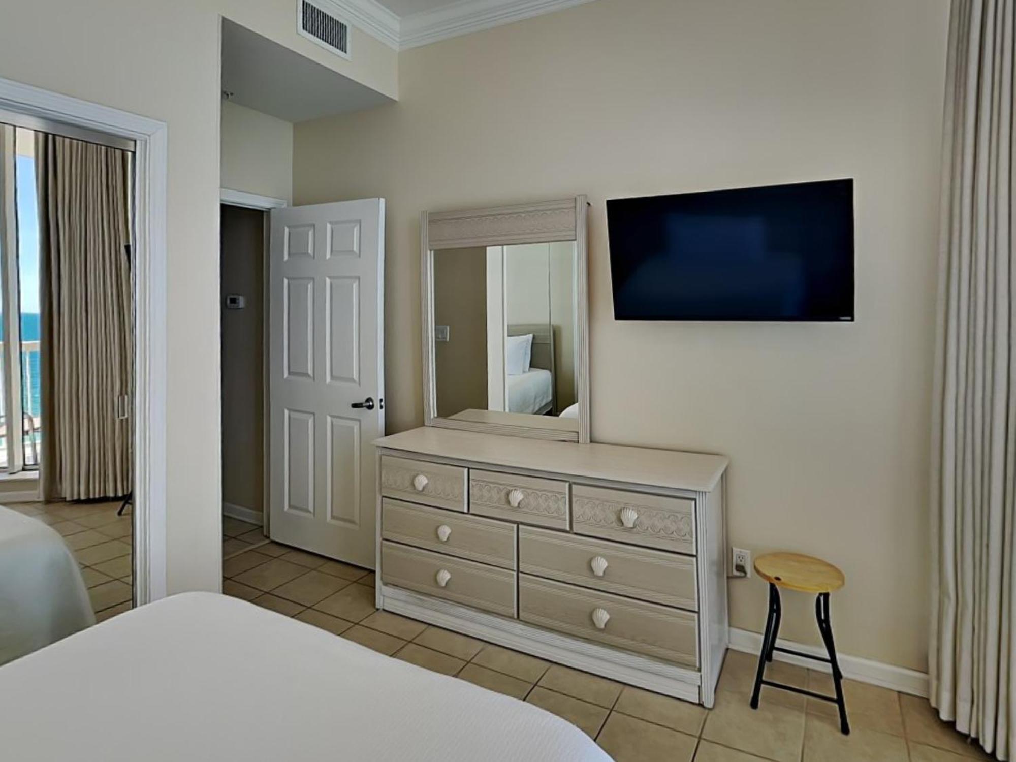 Silver Towers 1805e Apartment