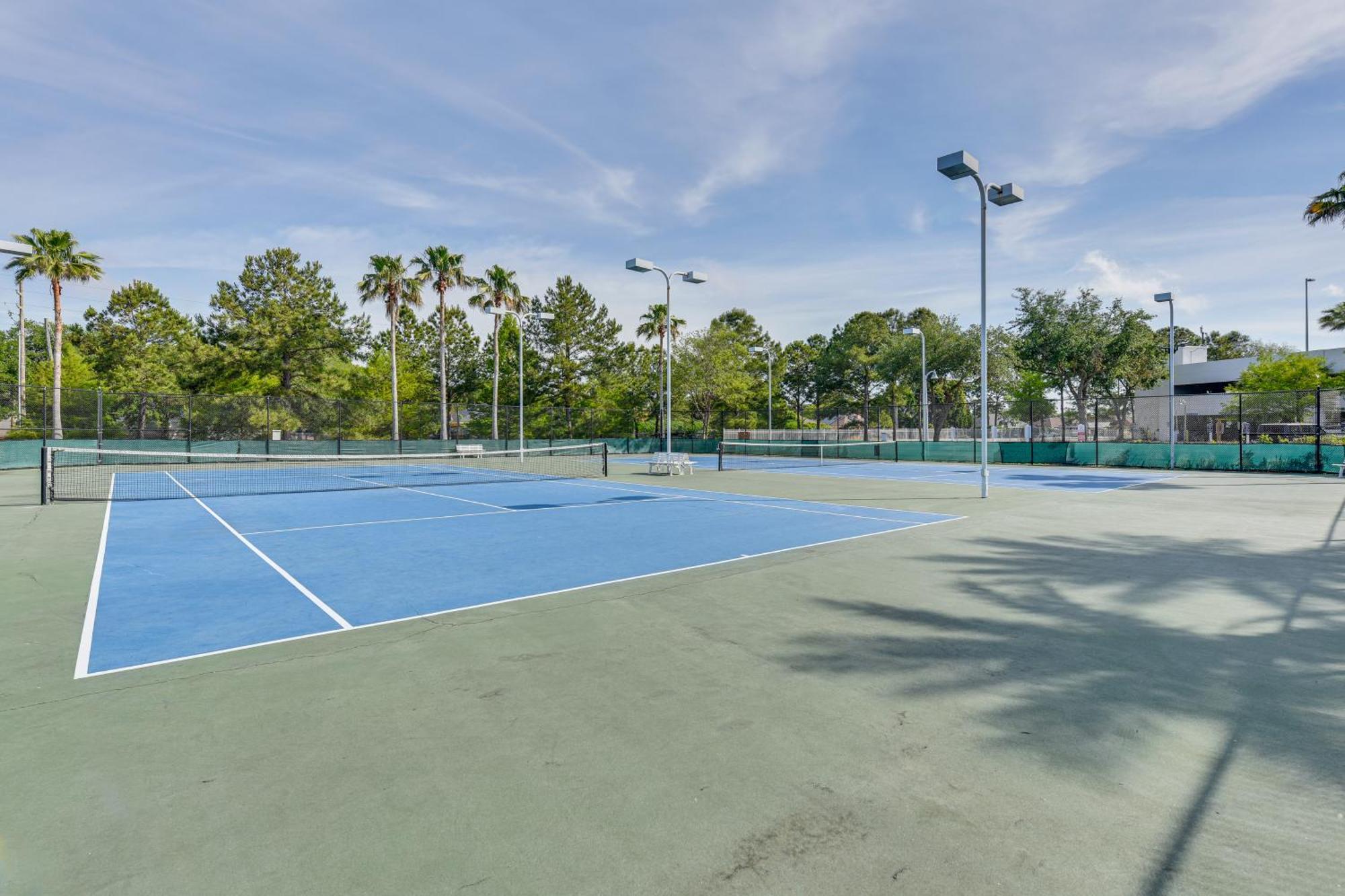 Walk To Poolside Oasis In Palms Of Destin! Apartment