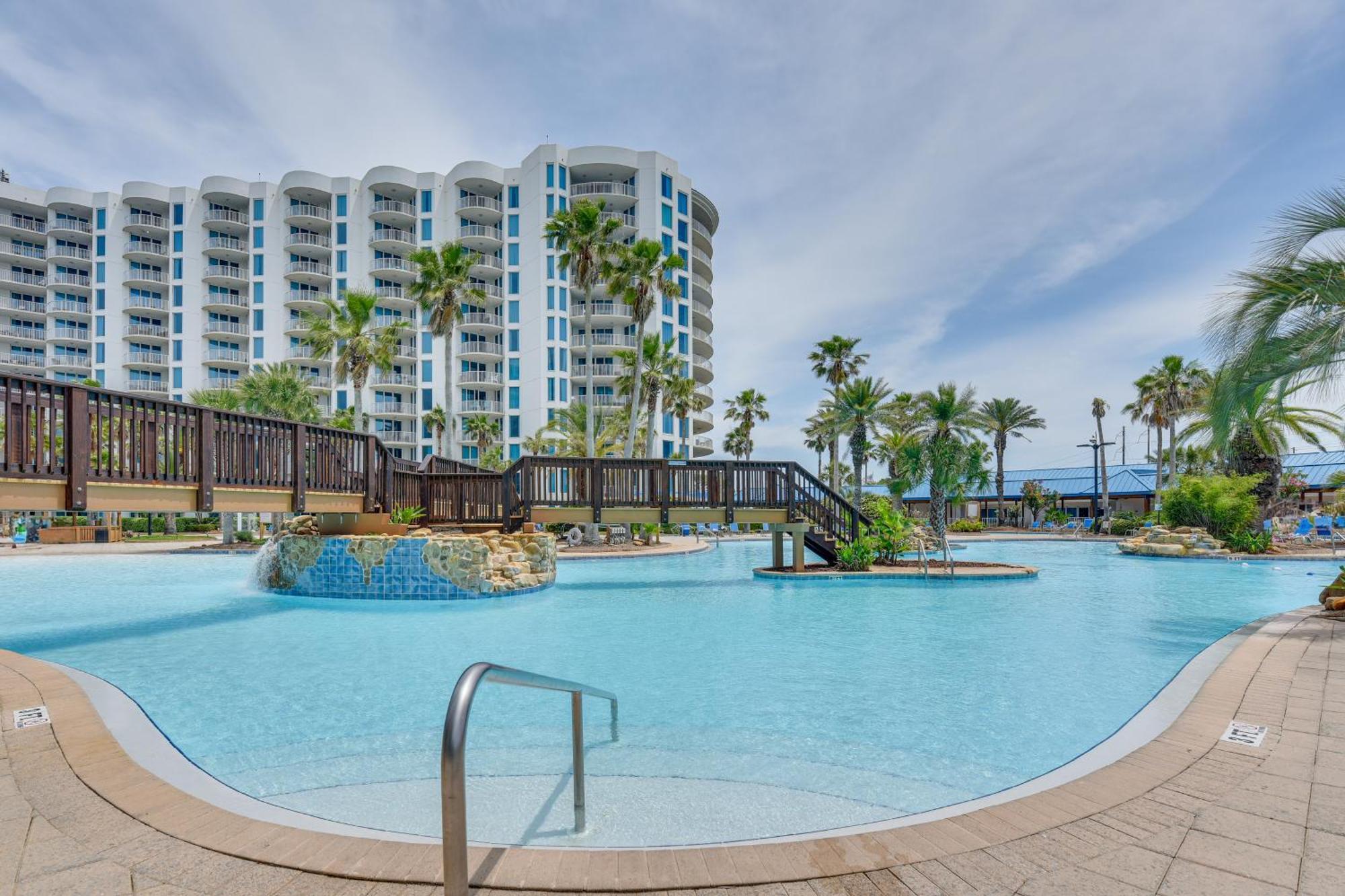 Walk To Poolside Oasis In Palms Of Destin! Destin